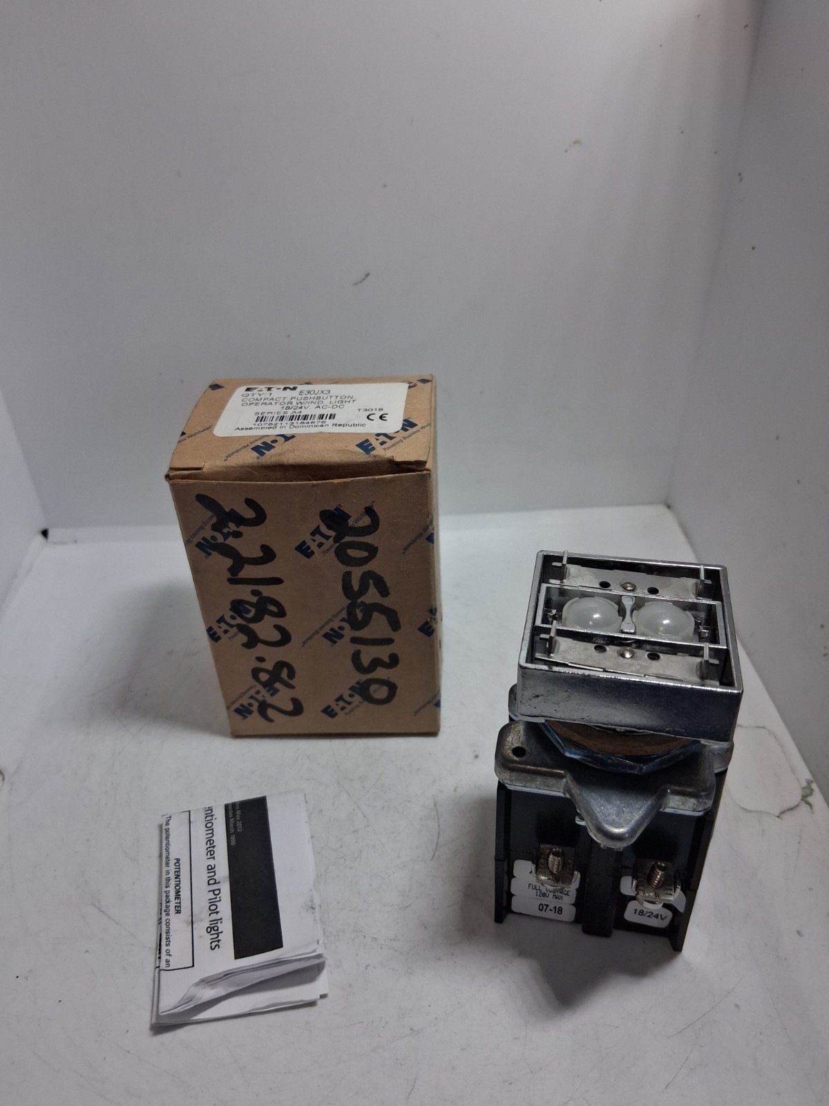 EATON E30JX3 COMPACT PUSHBUTTON OPERATOR W/IND. LIGHT 18/24VAC/DC NIB