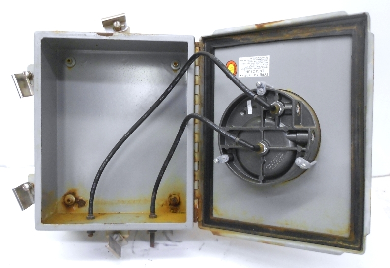 MAGNEHELIC GAUGE 2001C, 0″-1″ OF WATER, IN ENCLOSURE 10 1/2″ X 9″ X 4 1/2″