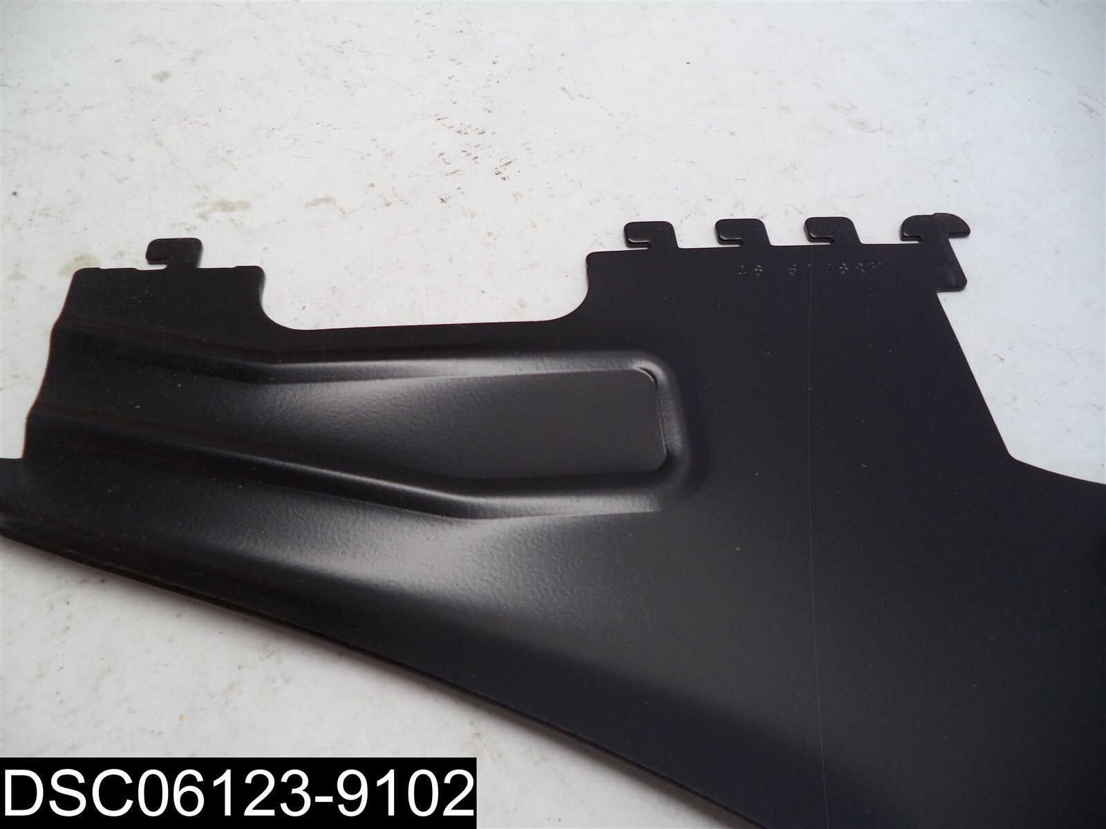 QTY=1 Pair SCRATCHED: 46 5176RH black shelf bracket