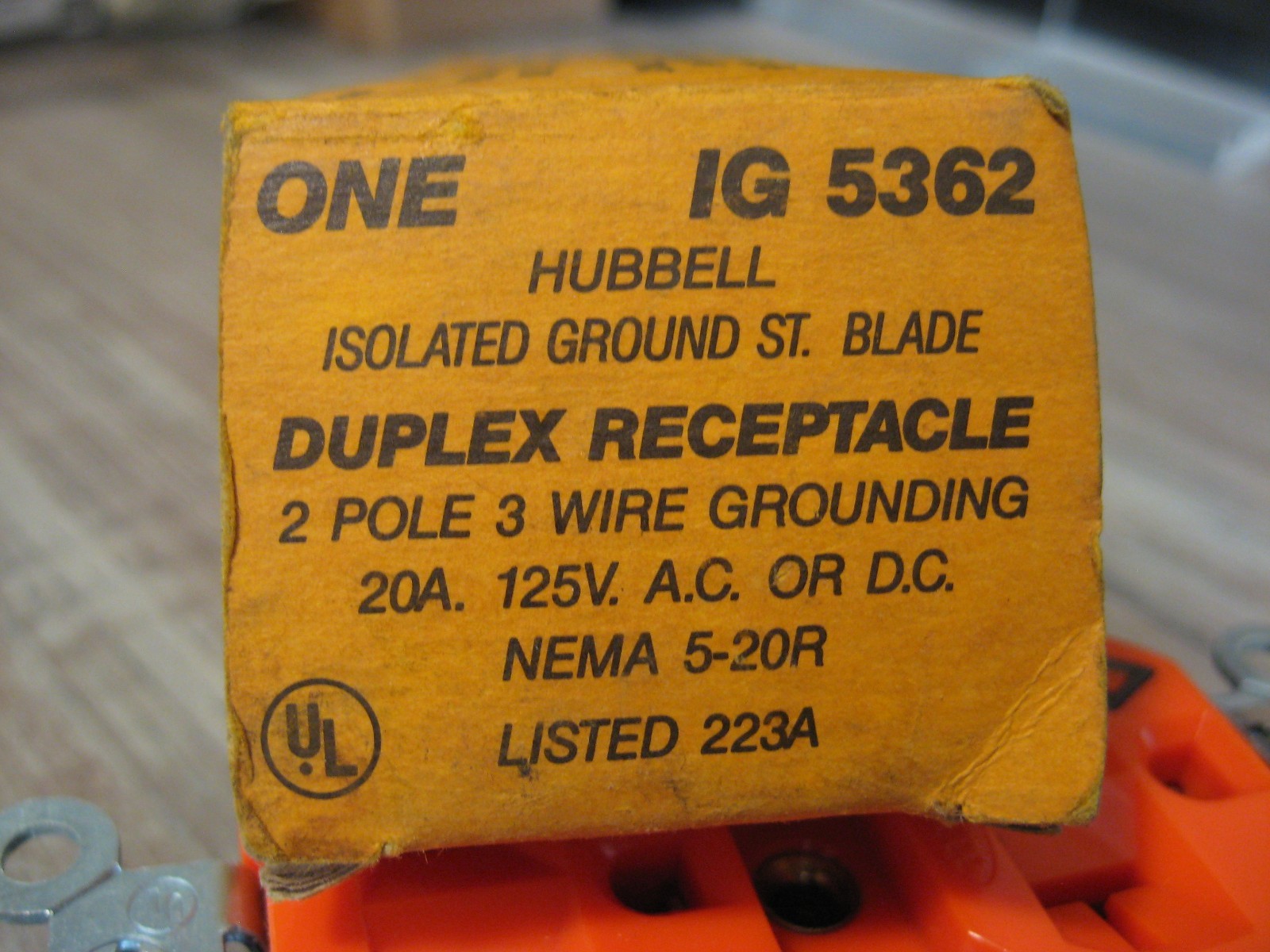 NEW Hubbell IG 5362 Duplex Receptacle Isolated Ground 20A 125V AC or DC