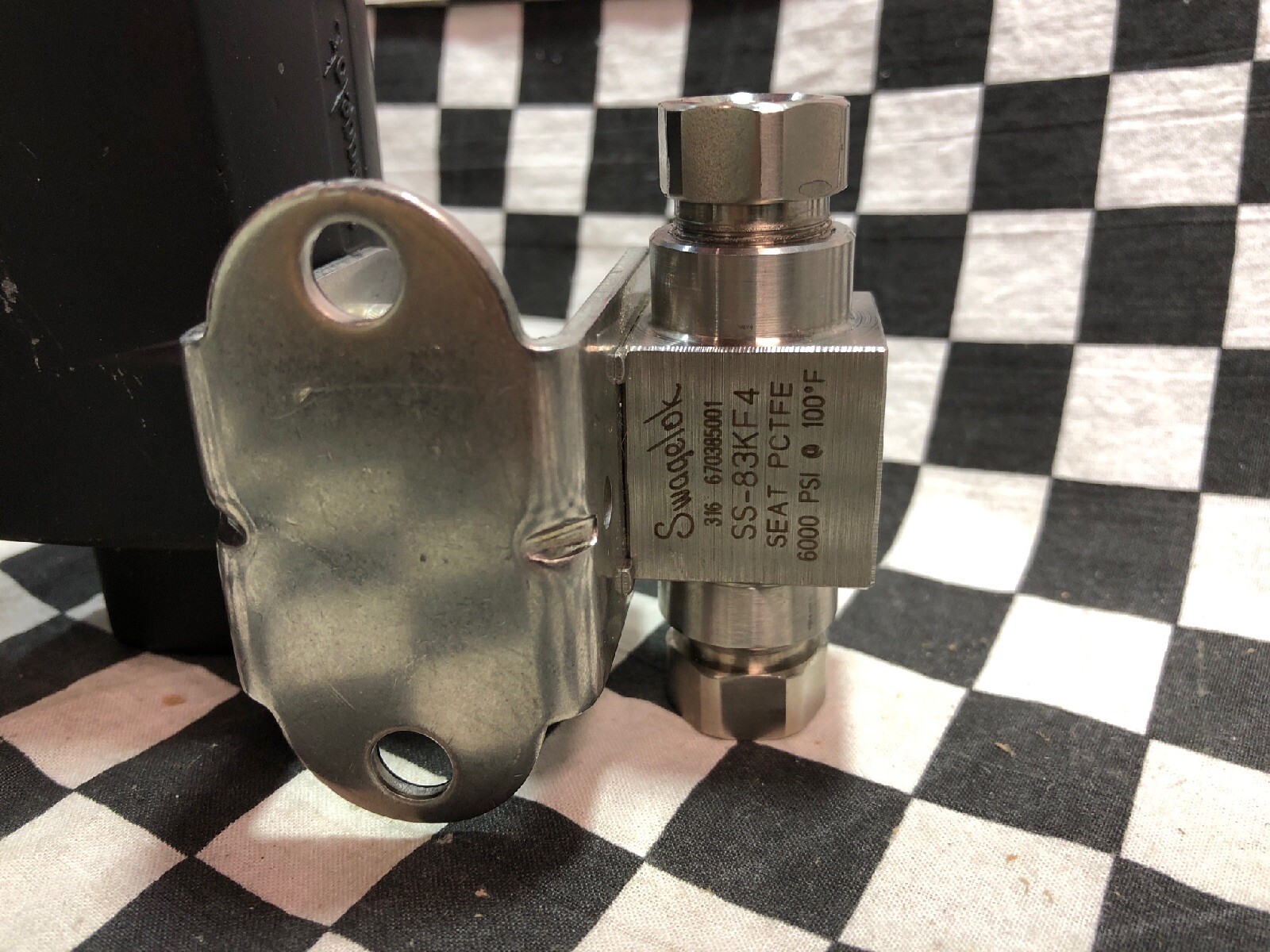 SWAGELOK Pneumatic Spring Return Double Actuator 90°, MS-131-SR & SS-83KF4