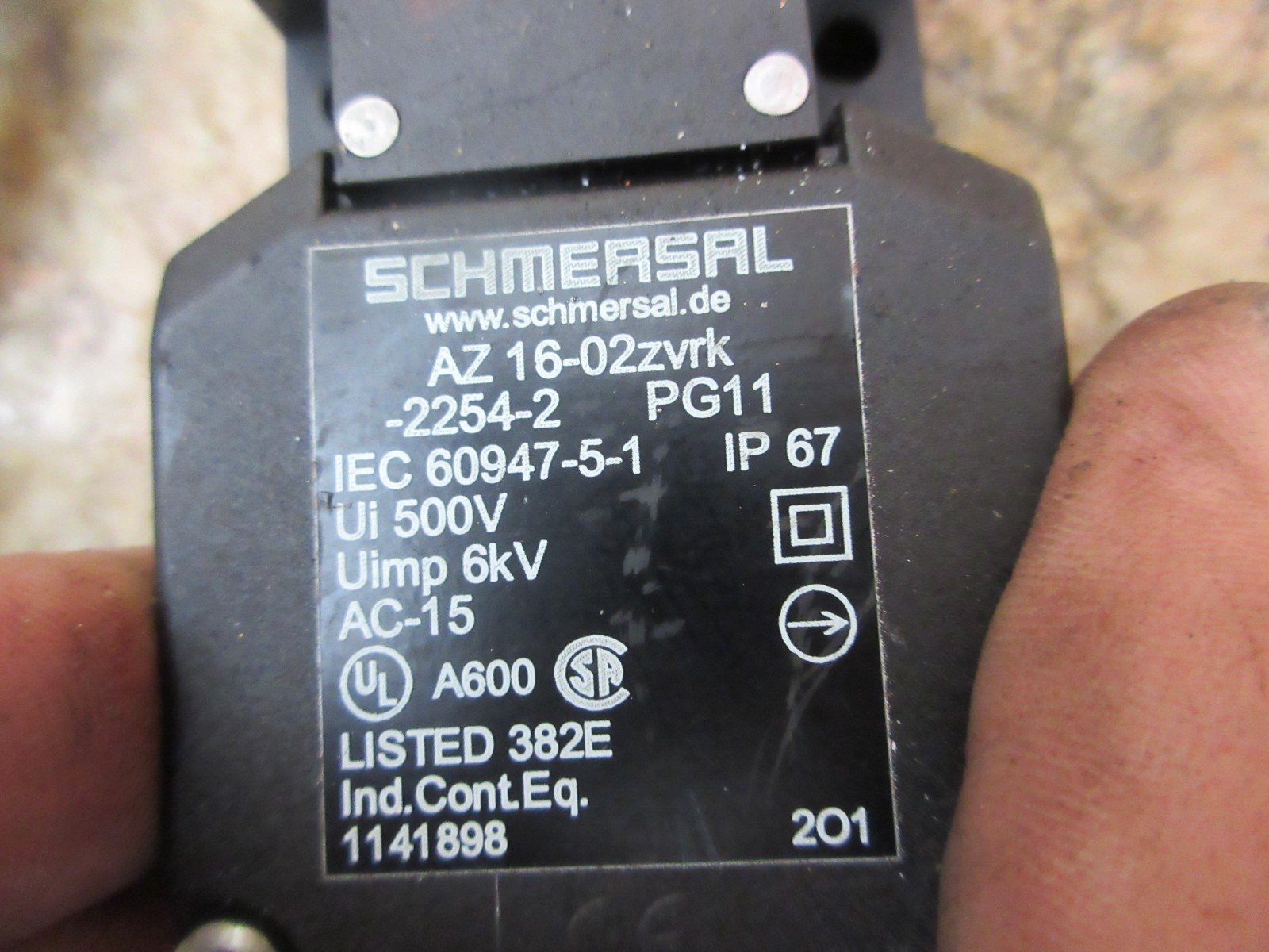 SCHMERSAL INTERLOCK SAFETY SWITCH AZ16-02ZVRK-2254-2 LOT OF 3 PIECES
