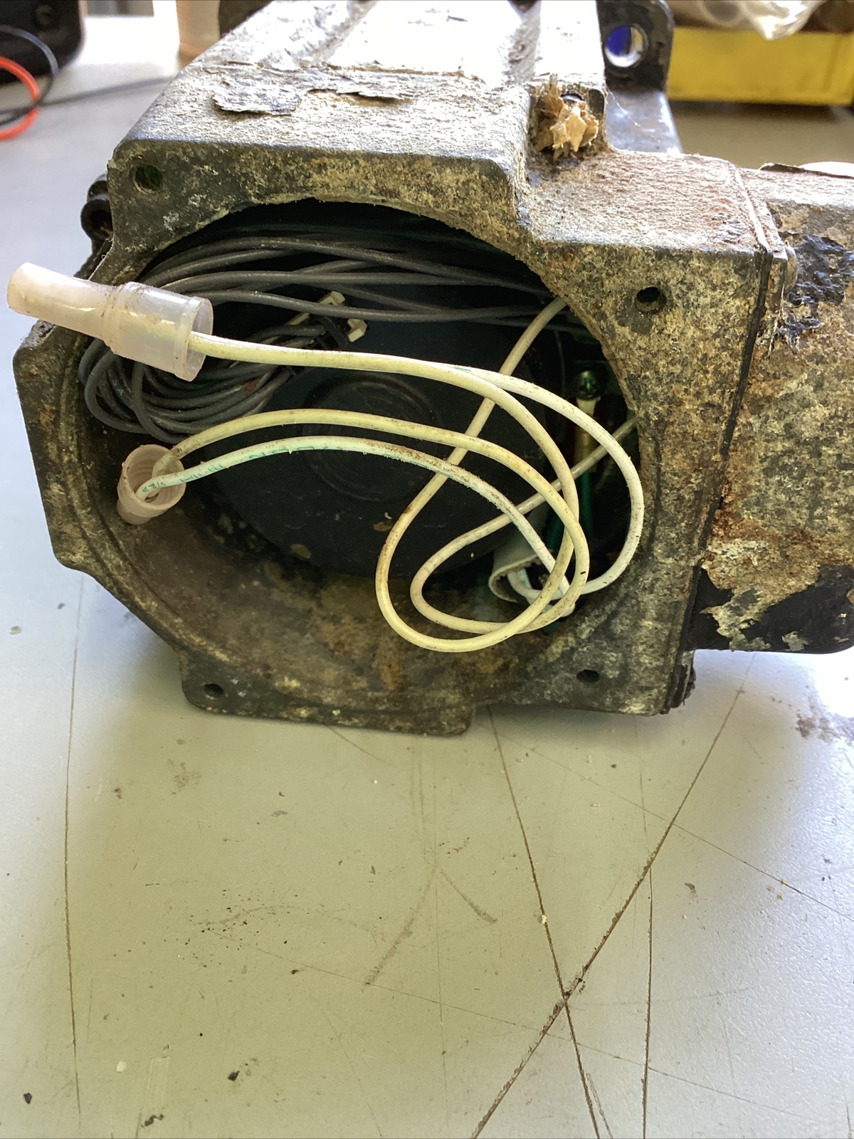 Allen Bradley MPL-A310F-HK22AA Servo Motor 7031-01-4302 Parts only.