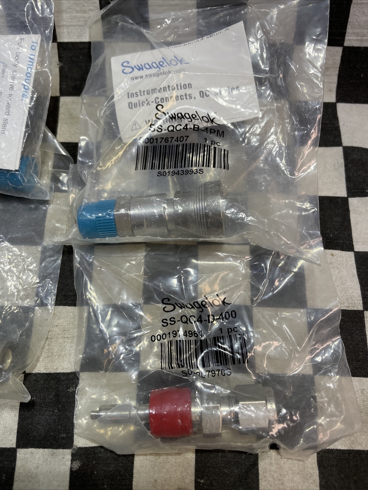 SWAGELOK Quick Connect 1/4″, SS-QC4-B-4PM & SS-QC4-D-400, LOT OF 2 SETS #1327D10