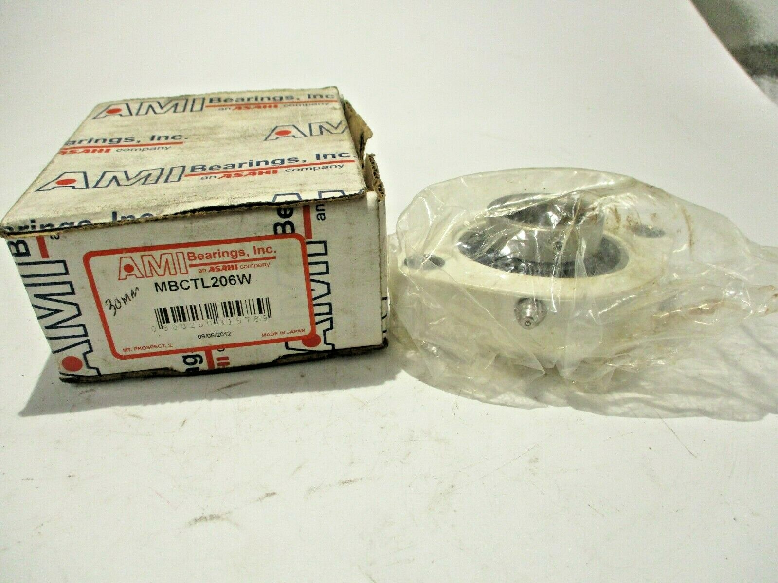 NEW AMI MBCTL206W WHITE 2-BOLT FLANGE BEARING STAINLESS STEEL INSERT 30MM BORE