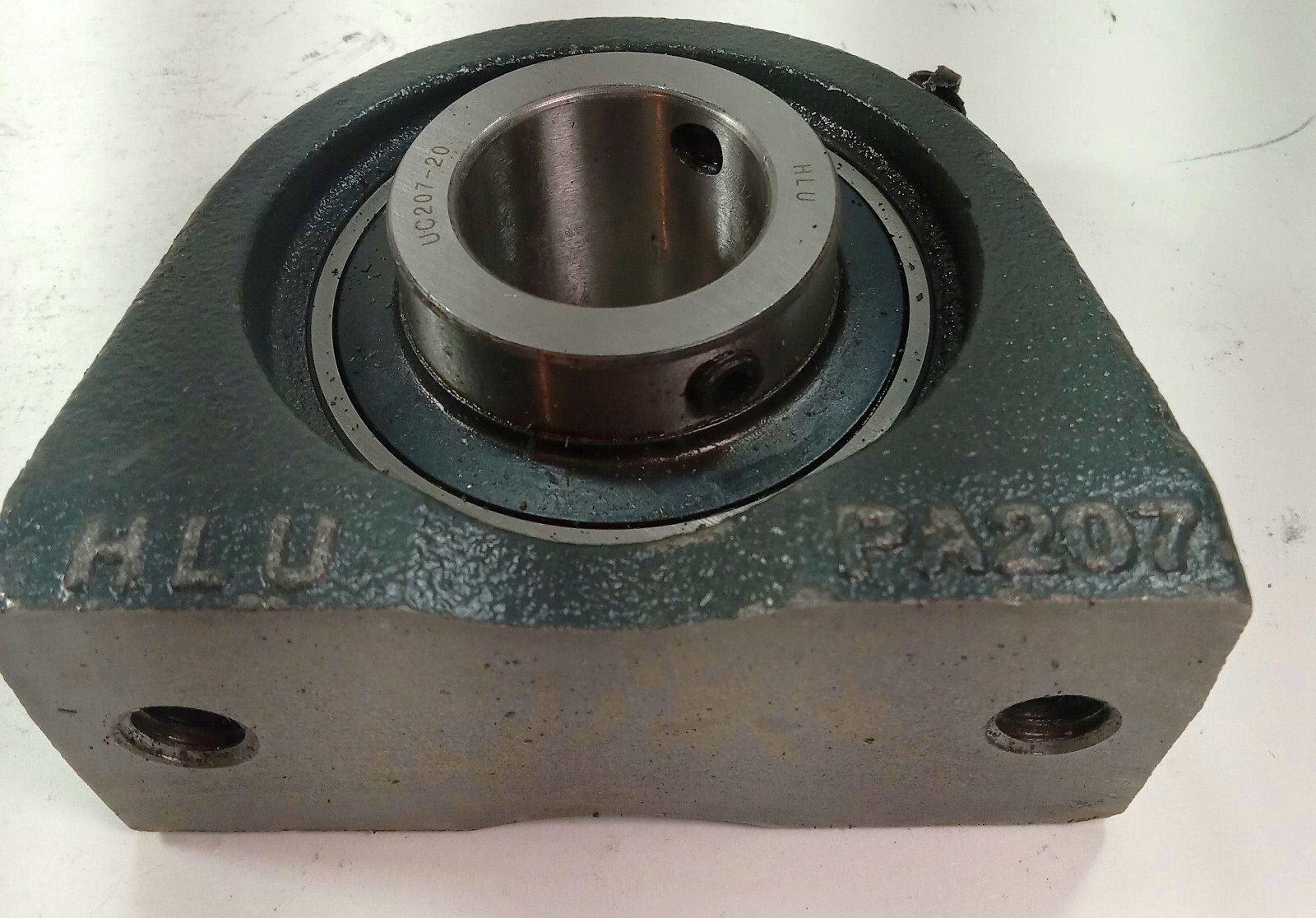 1 NEW HLU PA207 TAPPED BASE PILLOW BLOCK W/ UC207-20 BEARING NNB **MAKE OFFER**