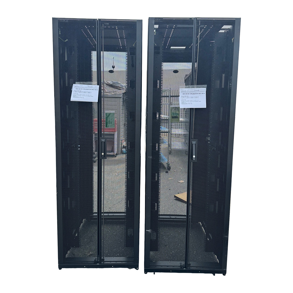 APC AR3157 48U Wide Server Rack 1070 x 750mm NetShelter SX Cabinet 48 RU Black