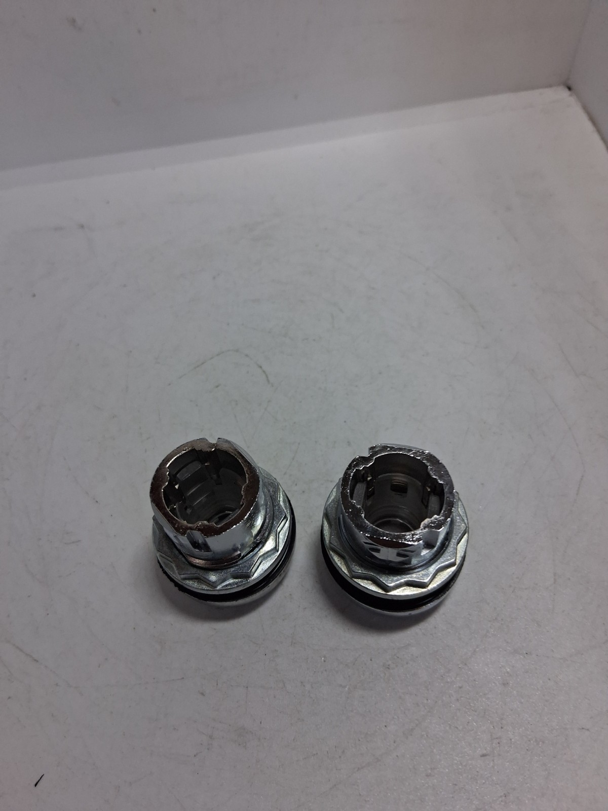 ALLEN BRADLEY 800FM-LF4 PUSHBUTTON OPERATOR ILLUMINATED RED FLUSH (LOT OF 2)
