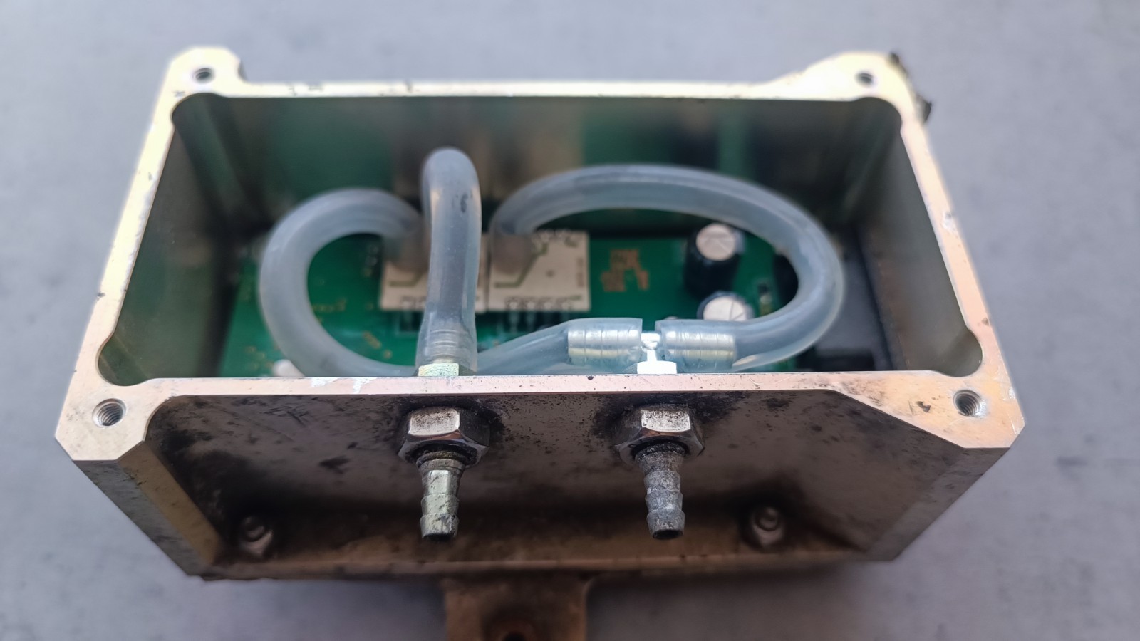 Electronic differential pressure sensor with digital interface.