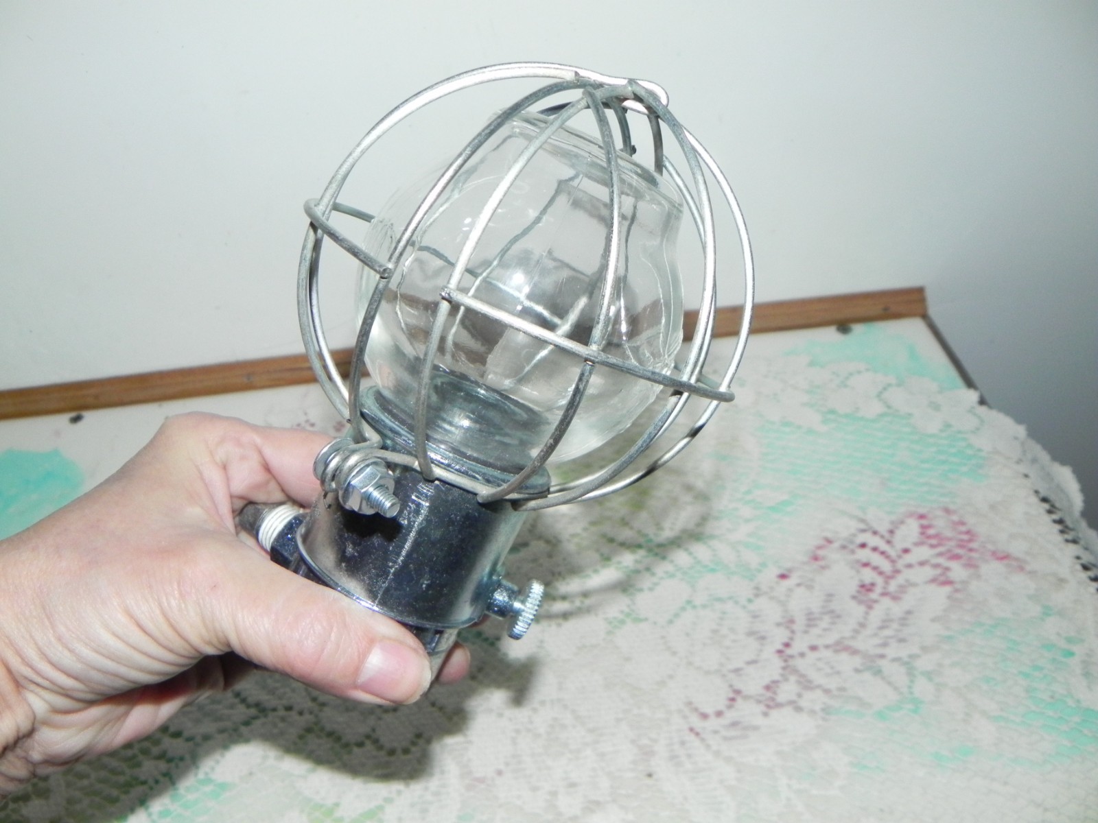 Trico Opto-Matic #5 Constant level oiler 1/4″ NPT, 8oz Globe w/ cage 30006