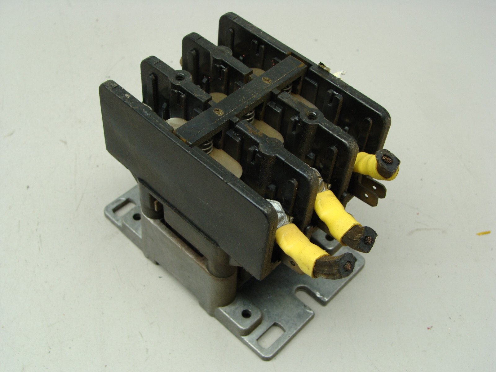 LOT OF 2 GE CONTACTORS WITH 55-B31A COIL 110/120V