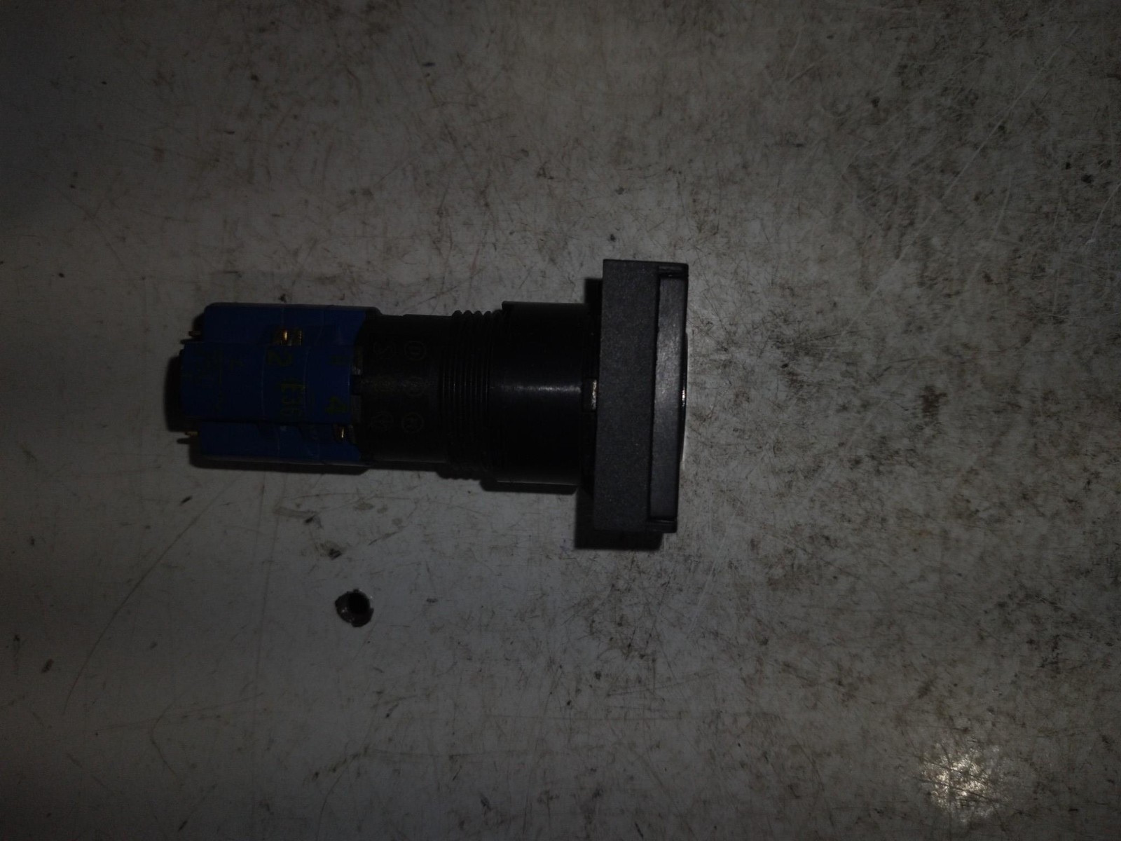 New Panel-Mount Key Switch 1LASD/1Z17 – 1NO+1NC, 300VAC Industrial Style 1S17