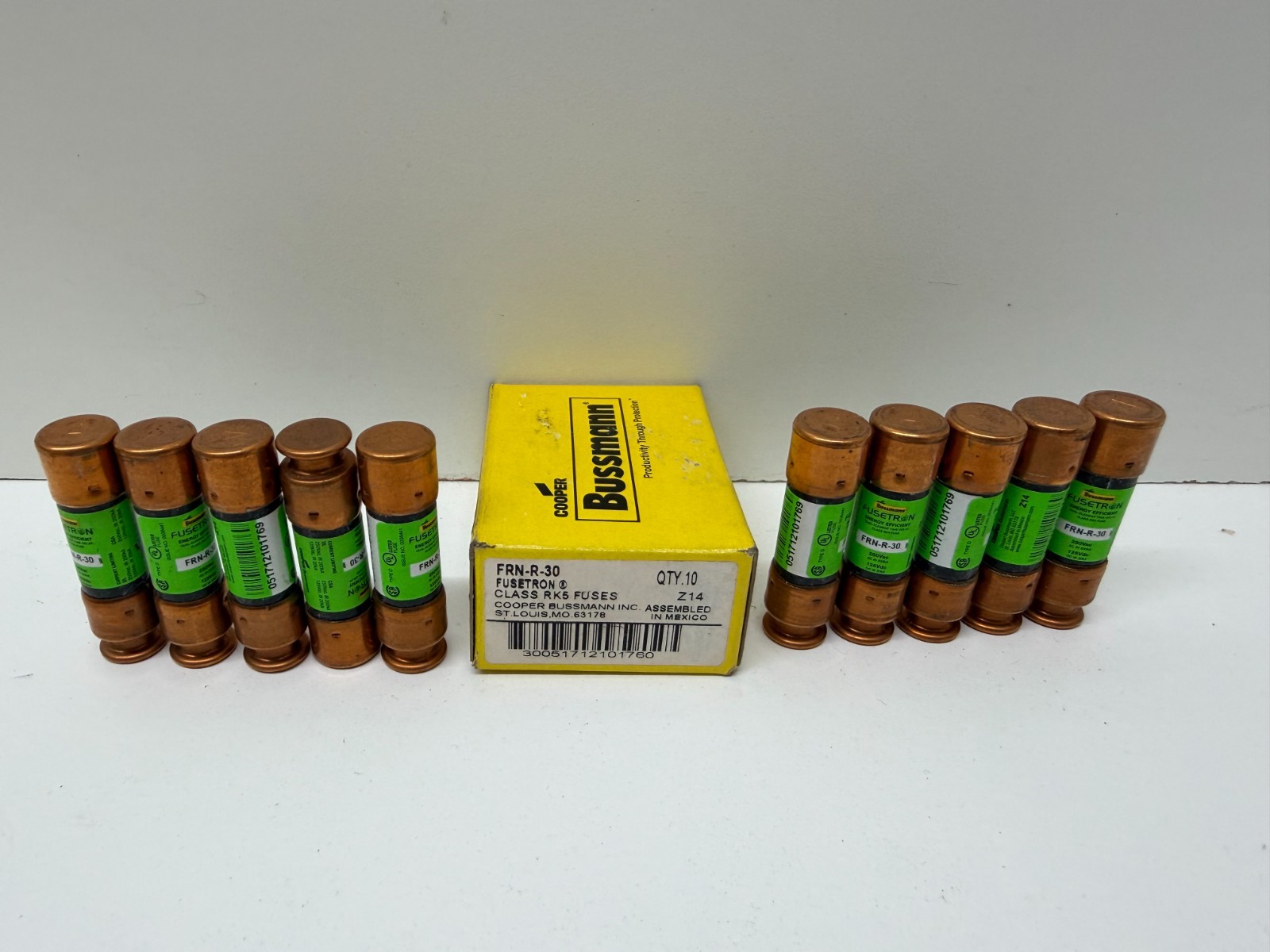LOT OF (10) NEW OLD STOCK! BUSSMANN 30A 250V TIME-DELAY FUSES FRN-R-30
