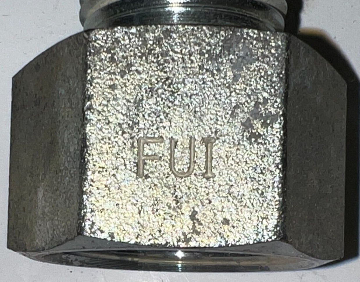 FUI CONVERSION ADAPTER FITTING STEEL SMA-12 FNPT X SMA-16 SAE-ORB 1-1/2″ HEX