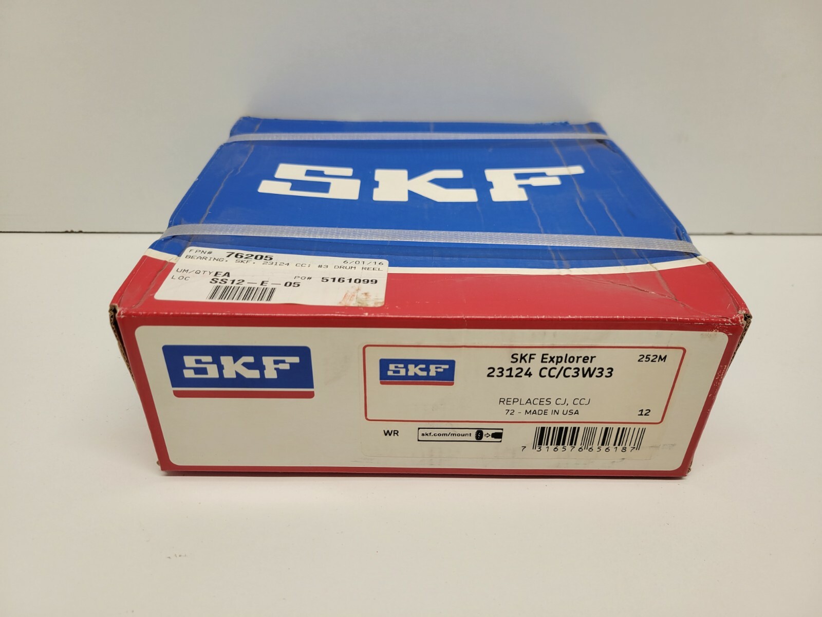 NEW FACTORY SEALED! SKF EXPLORER SPHERICAL ROLLER BEARING 23124-CC/C3W33