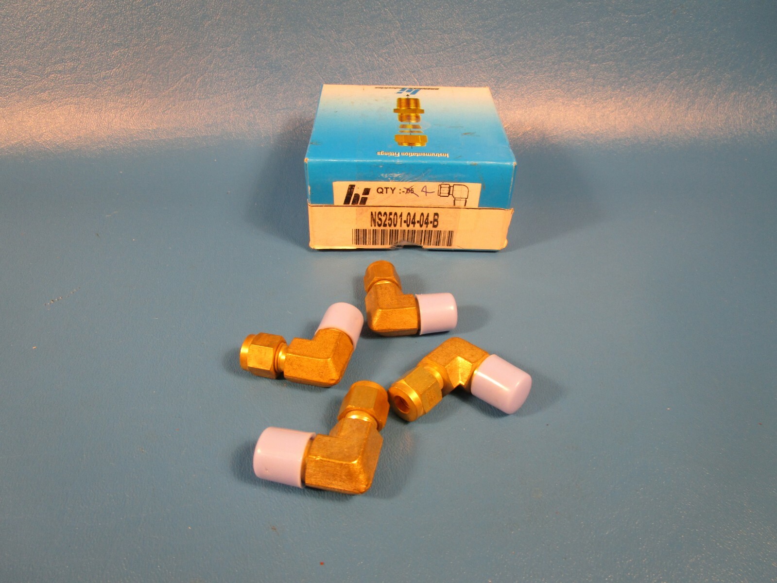Lot of 4, Brennan NS2501-04-04-B, 90 Degree Elbow 1/4″ x 1/4″ Male Flare Brass