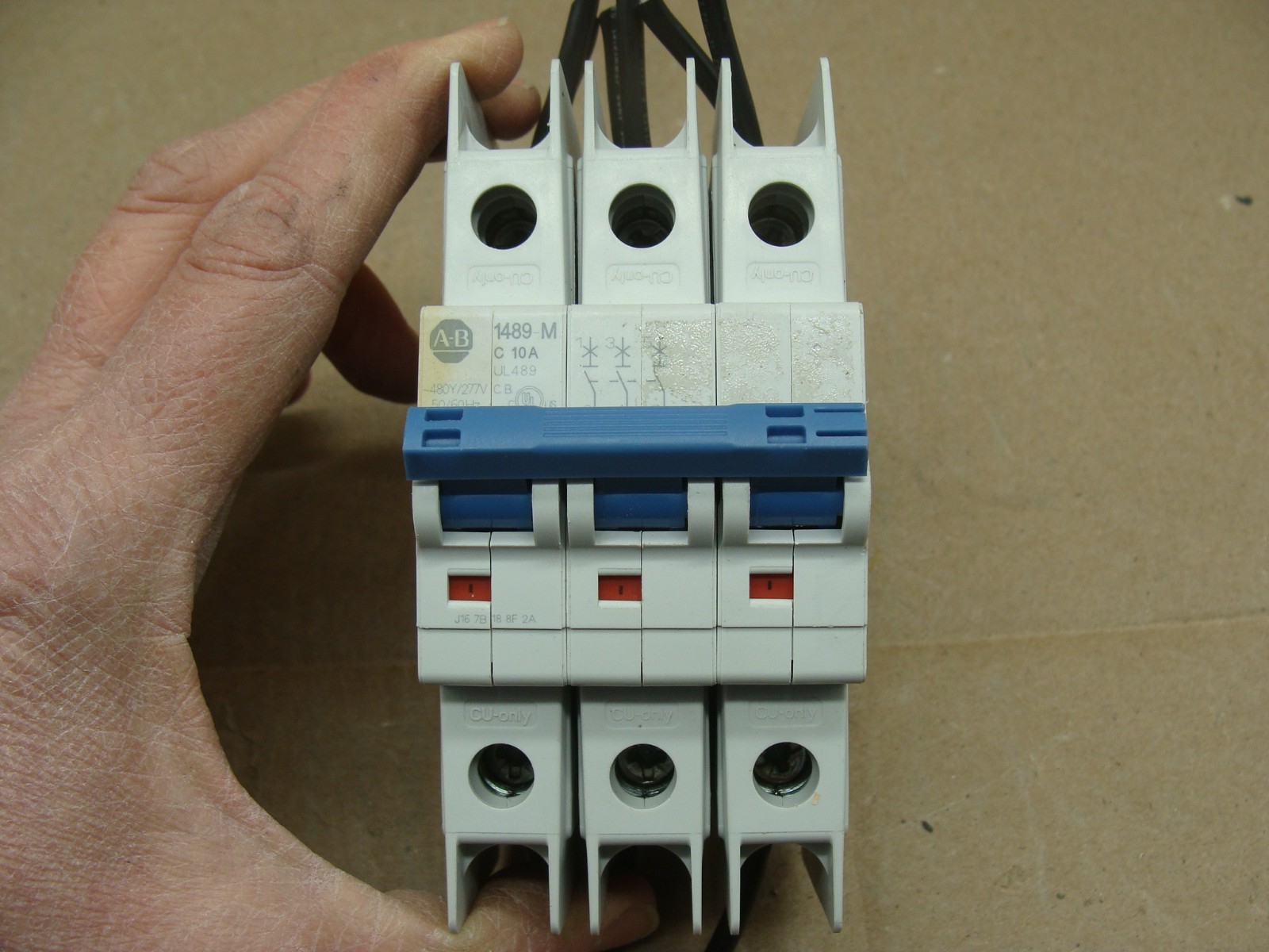 ALLEN BRADLEY CIRCUIT BREAKER 1489-M3C100 C 10A 3P 480Y/277V