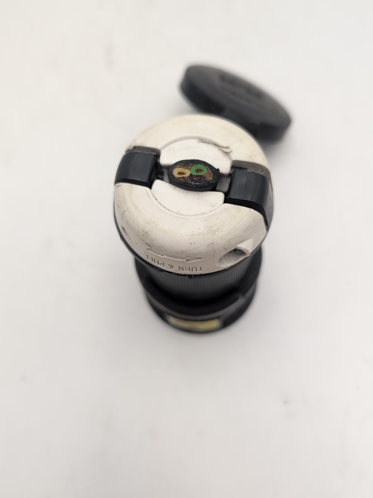 Hubble Female Locking Device Connector W/Watertight Shroud 20A, 125V, HBL2313SW