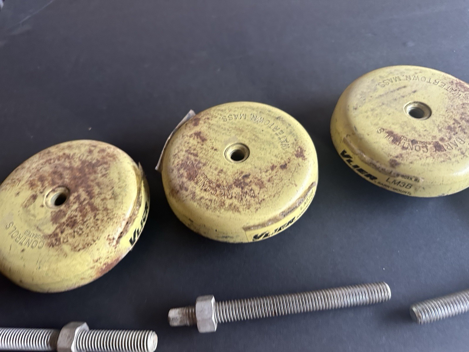Barry Controls Barrymount LM3B Level Mount with Bolt Set of 4*