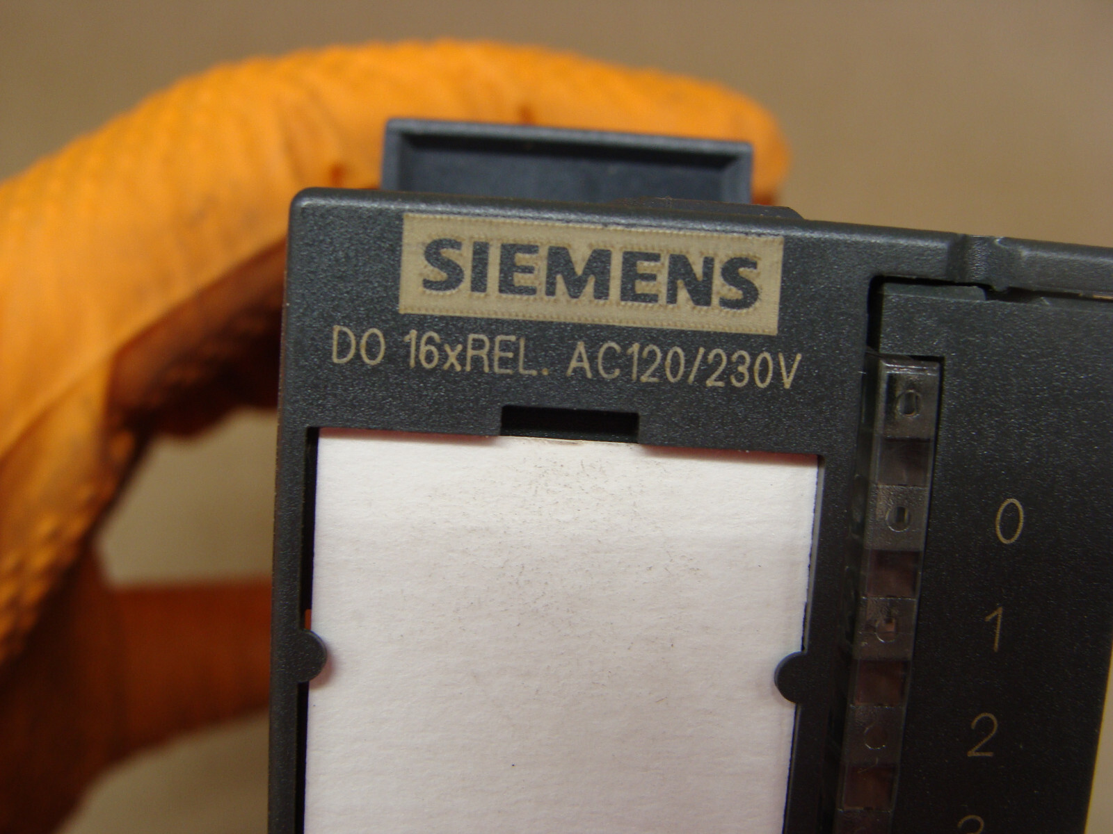 SIEMENS 6ES7 322-1HH01-0AA0 SIMATIC S7 OUTPUT MODULE.