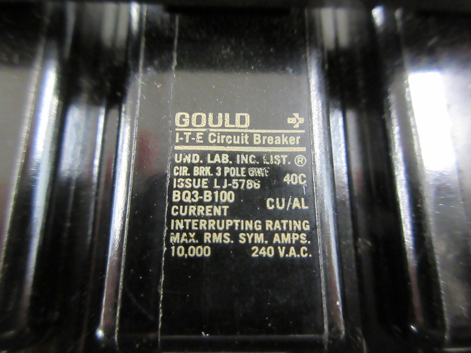 Gould ITE Bolt-On Circuit Breaker BQ3-B100 100A 240V 3P *Chipped Corner* Used