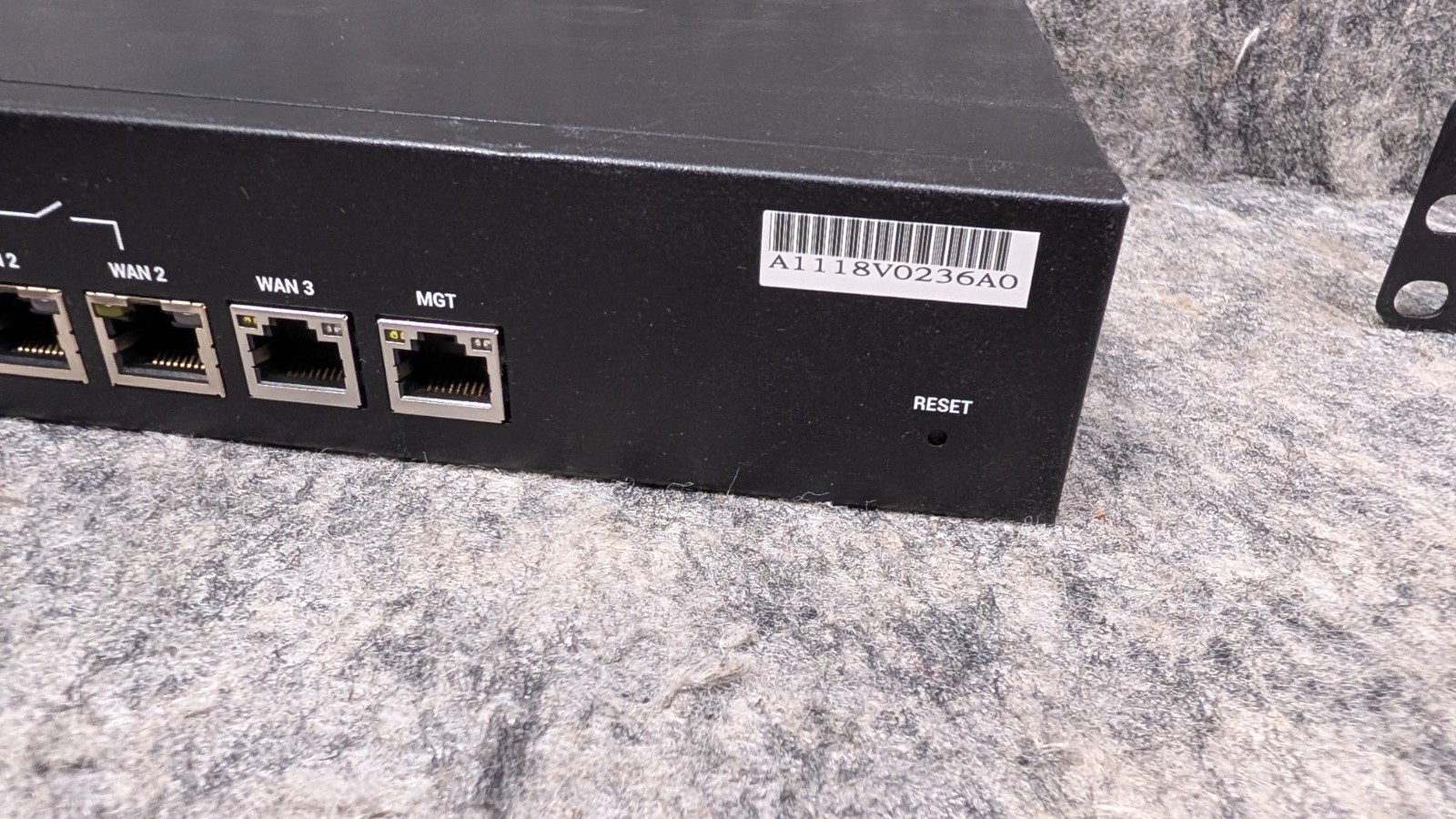 InfoVista 40-05-XX / ip|e 40ax V2 IP Traffic Management Switch w/ Brackets