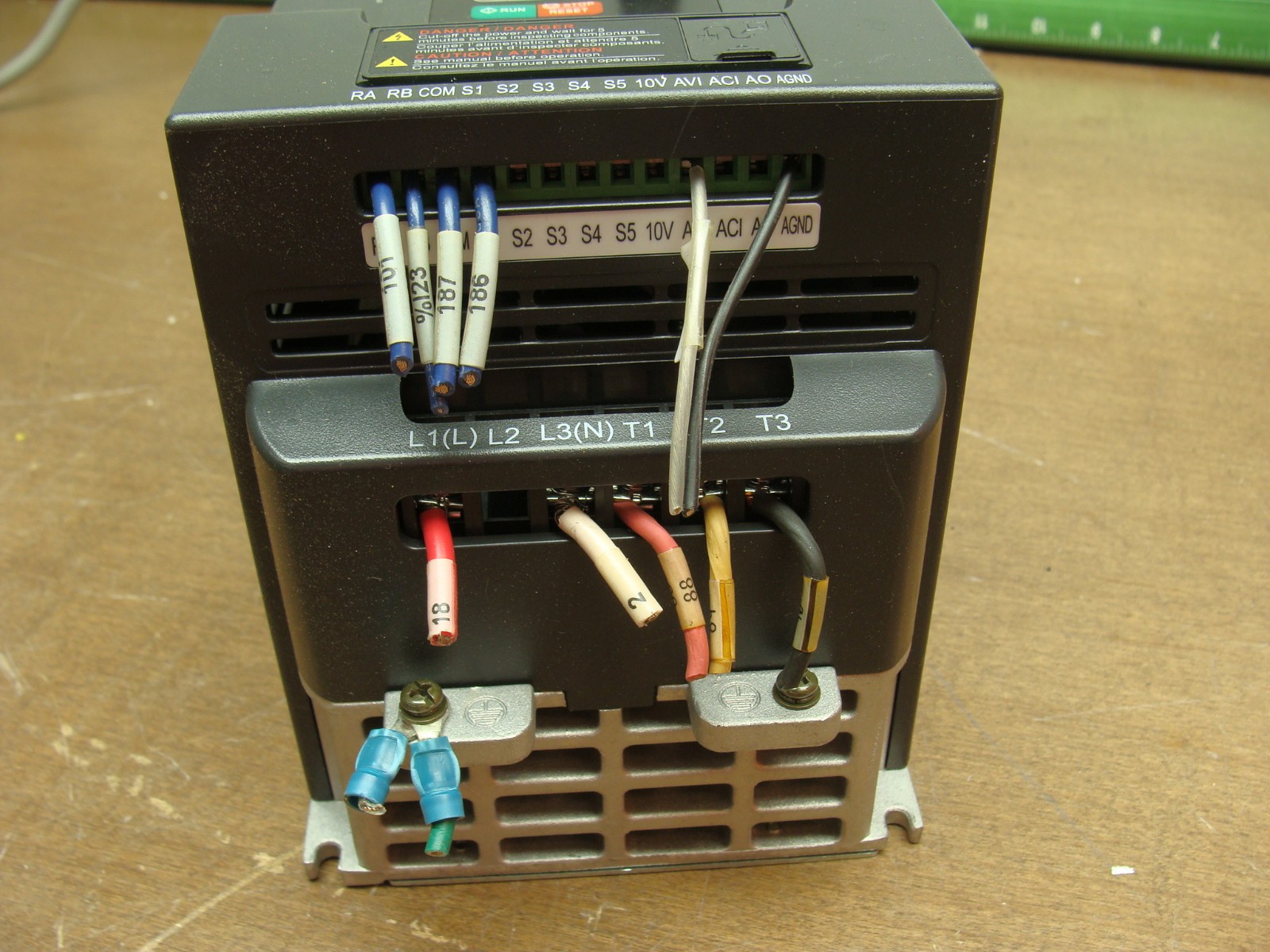 1 Hp TECO 1 ph to 3 ph FREQUENCY DRIVE L510-101-H1-U IN 100-120V OUT 0-240V