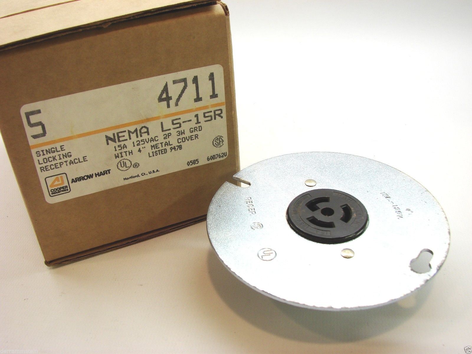 Box Of 5 Arrow Hart 4711 NEMA L5-15R Locking Outlet On 4″ Metal Round Cover b99