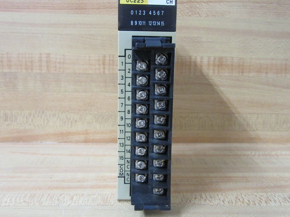 Omron C200H-0C225 Output Module C200H0C225 W/O Cover