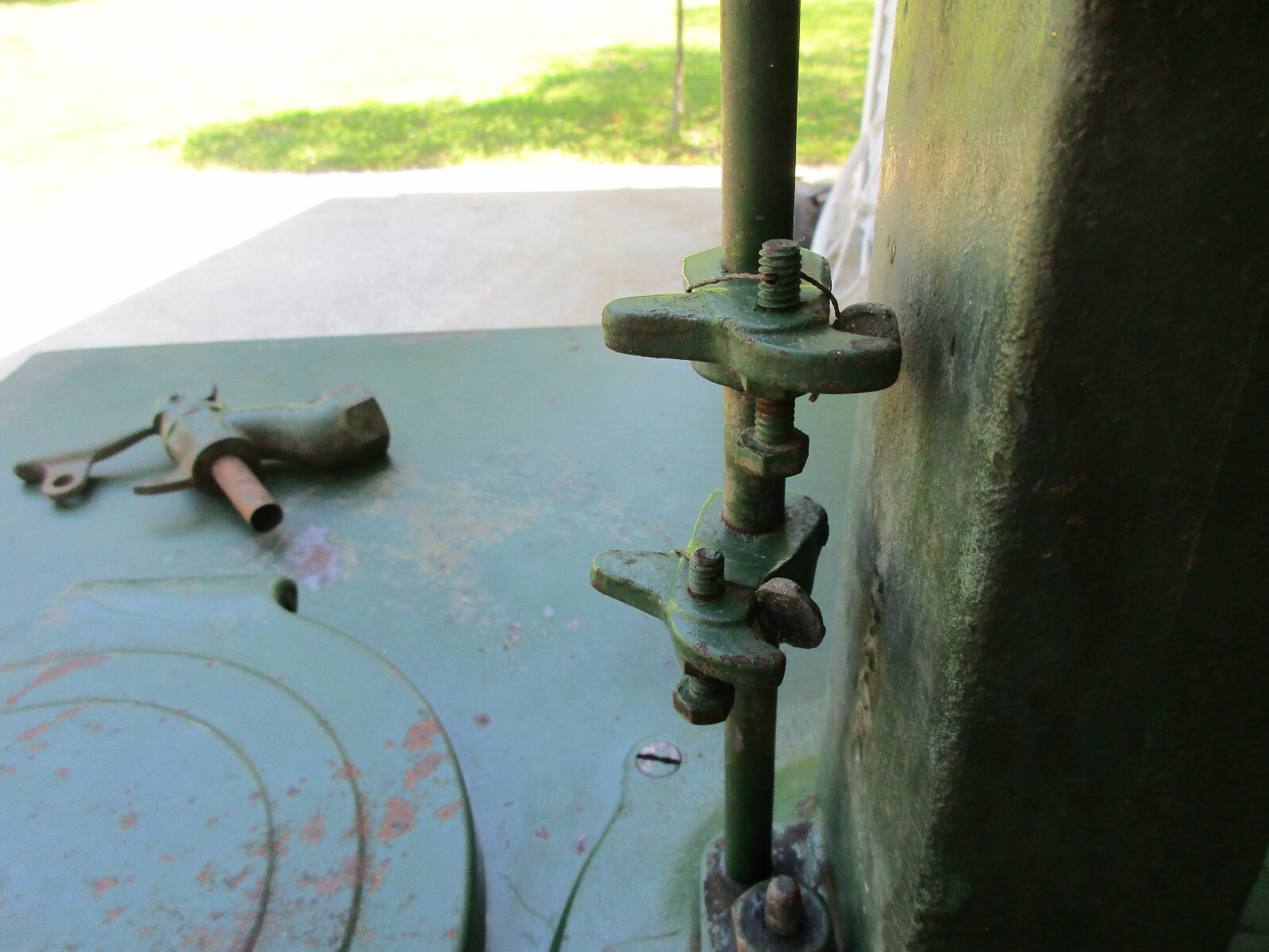 Sinclair kerosene oil tank with hand metering pump by Erie #2240, 120 gallon