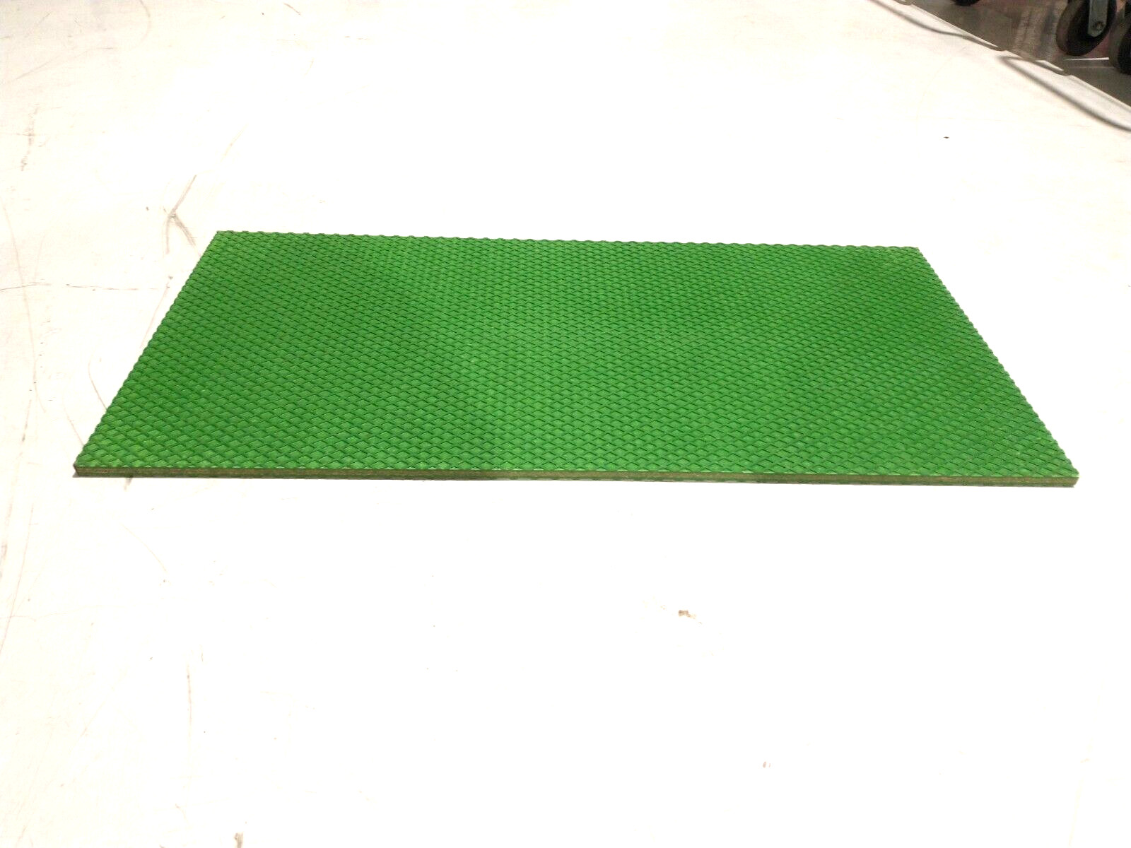Heavy Duty Industrial Green Textured Rubber Mat 39.5″ x 20″ x 5/8″ Thick
