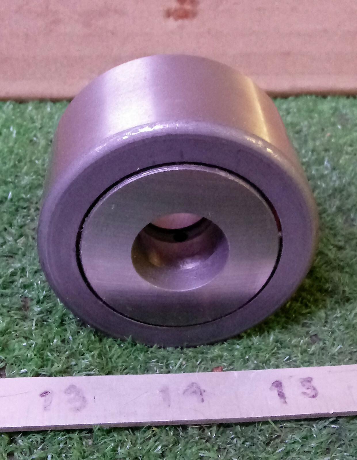 1 NEW SMITH BEARING YR-2 1/2XC CAM FOLLOWER NIB/NNB ***MAKE OFFER***