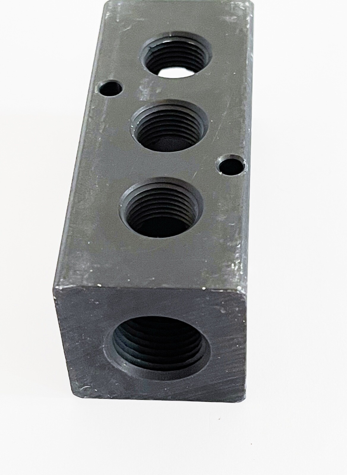 NEW POLYCONN PCM30-375-03B MANIFOLD 3/8 NPT OUT x 1/2 NPT IN 3-3/4 L X 1-1/2 W