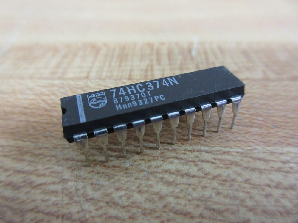 Philips 74HC374N Integrated Circuit (Pack of 18)