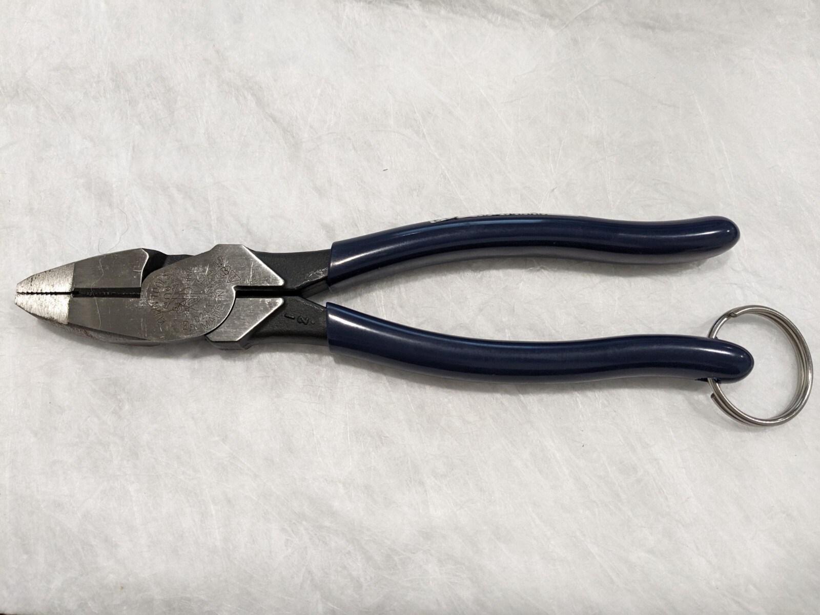 KLEIN TOOLS 9-3/8″ OAL, 12 AWG Capacity, Standard Lineman’s D213-9NETT