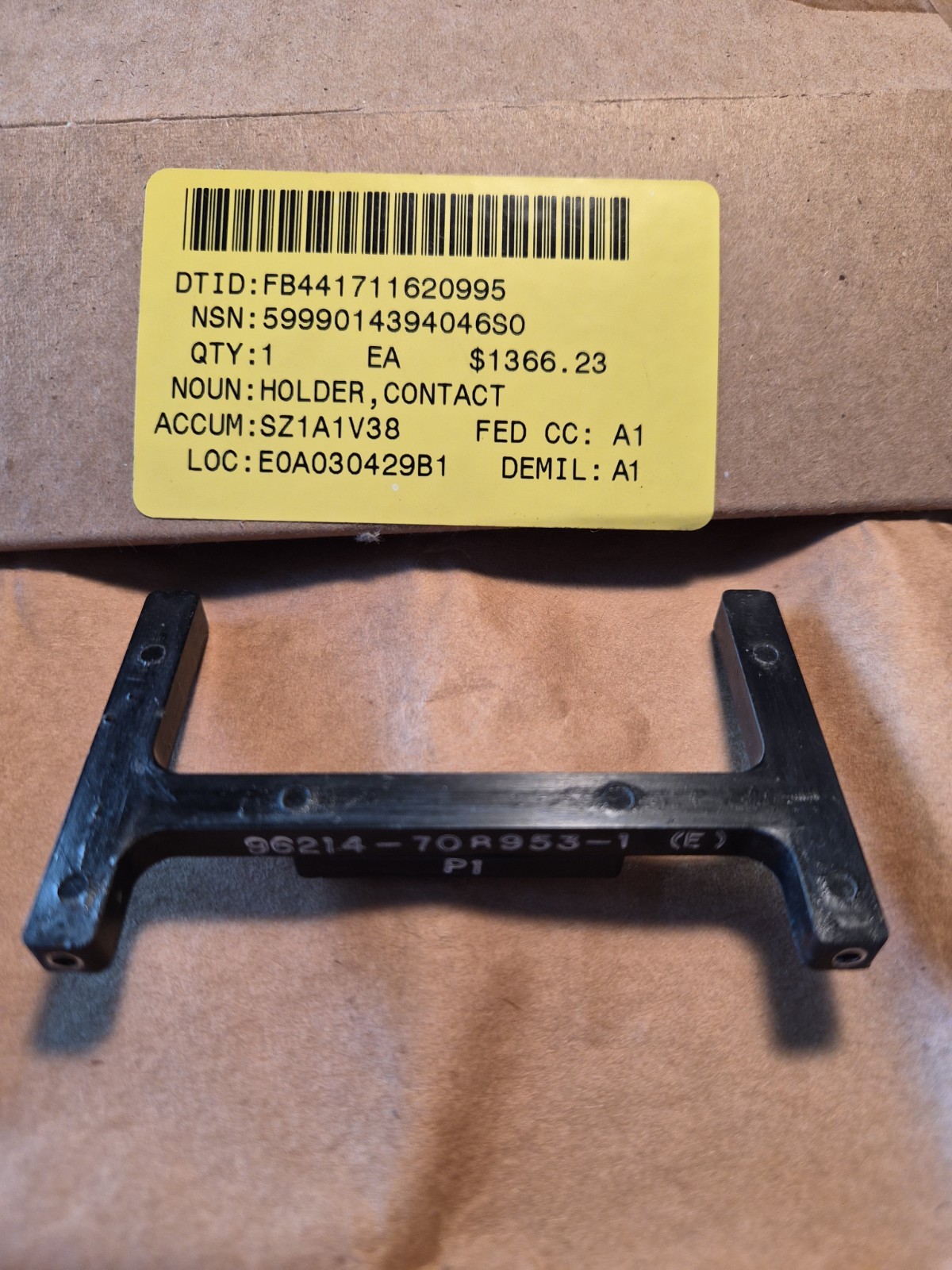 Raytheon Contact Holder PN 708953-1, NSN 5999-01-439-4046, NOS.