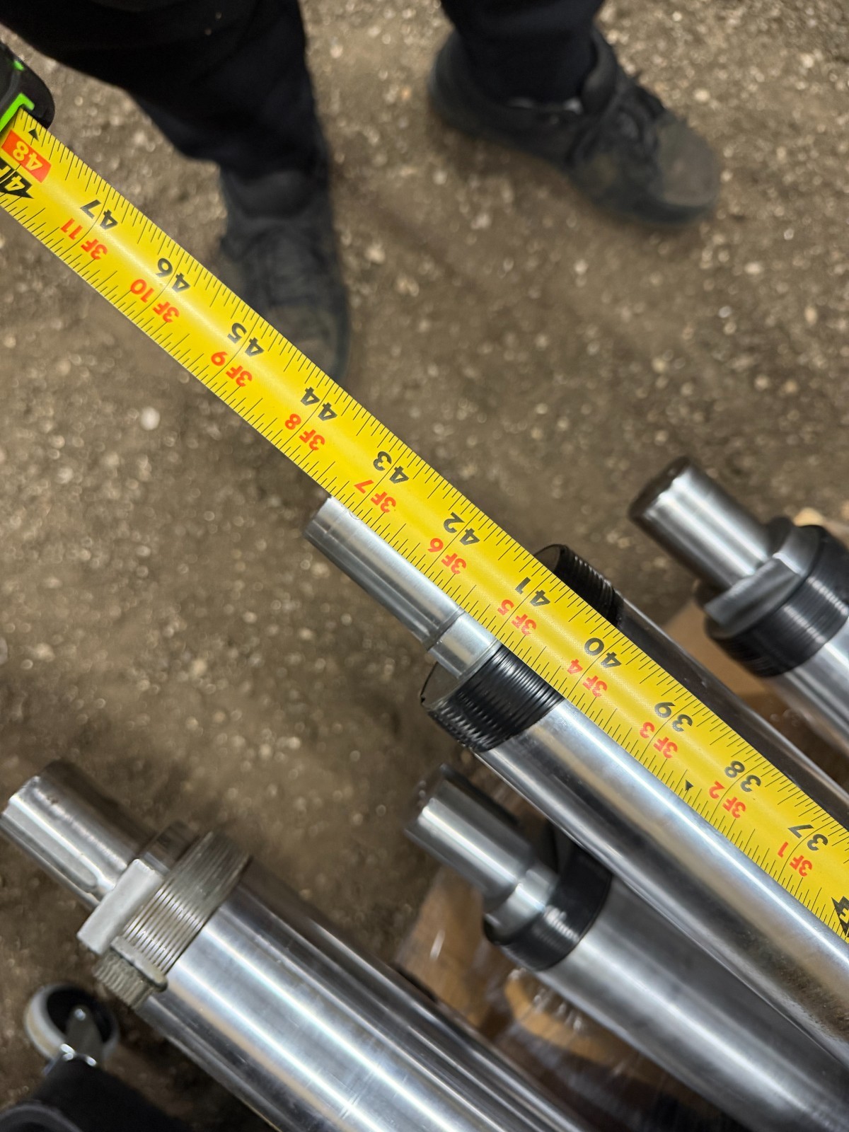 1x SAEHAN LEAF AIR SHAFT 031 767-5200 11/04 43″ long 6″ diameter