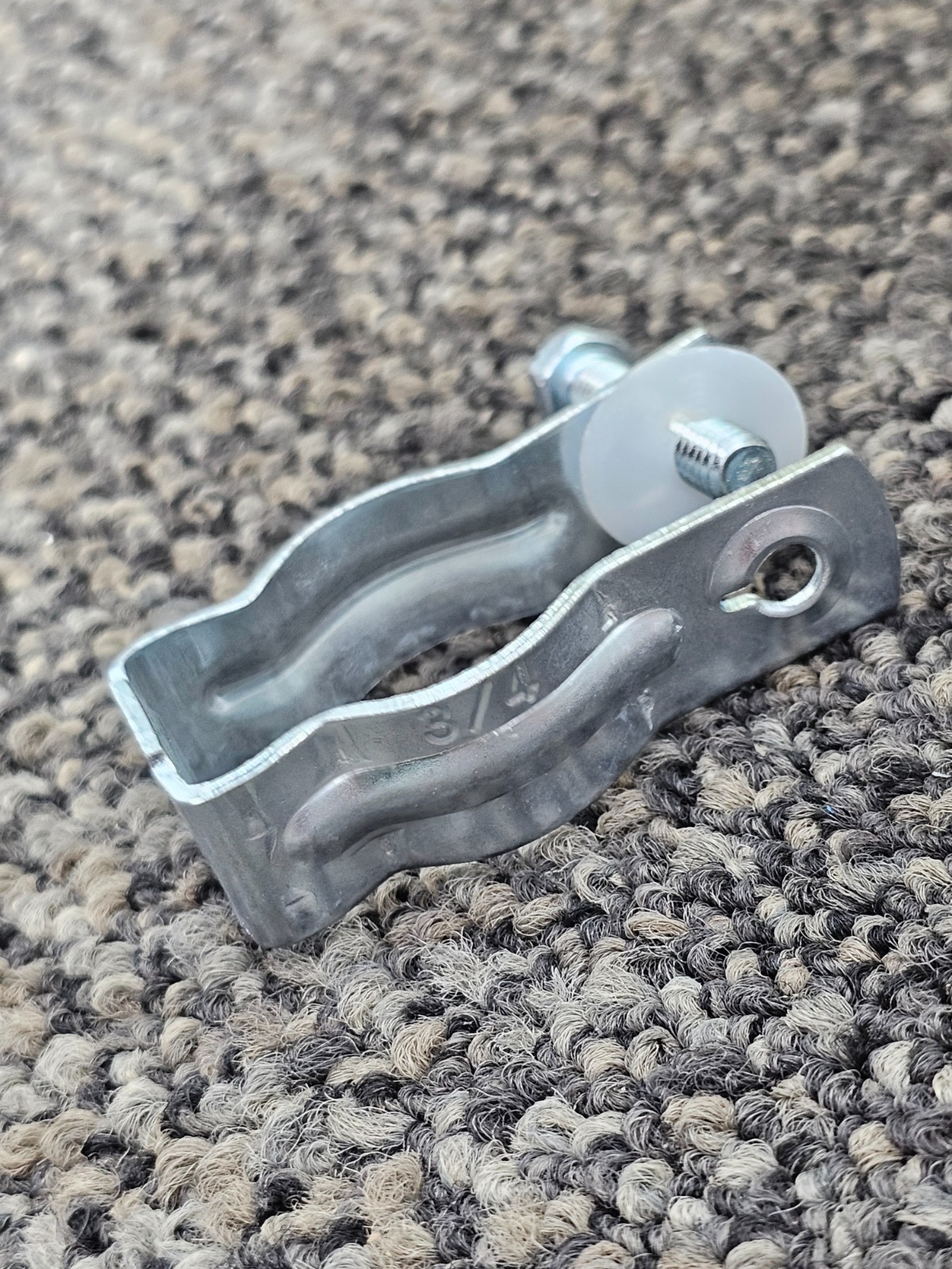 (QTY 100) nVent Caddy CD1B Bolt Close Conduit/Pipe Clamp 3/4 EMT 50/200 lb
