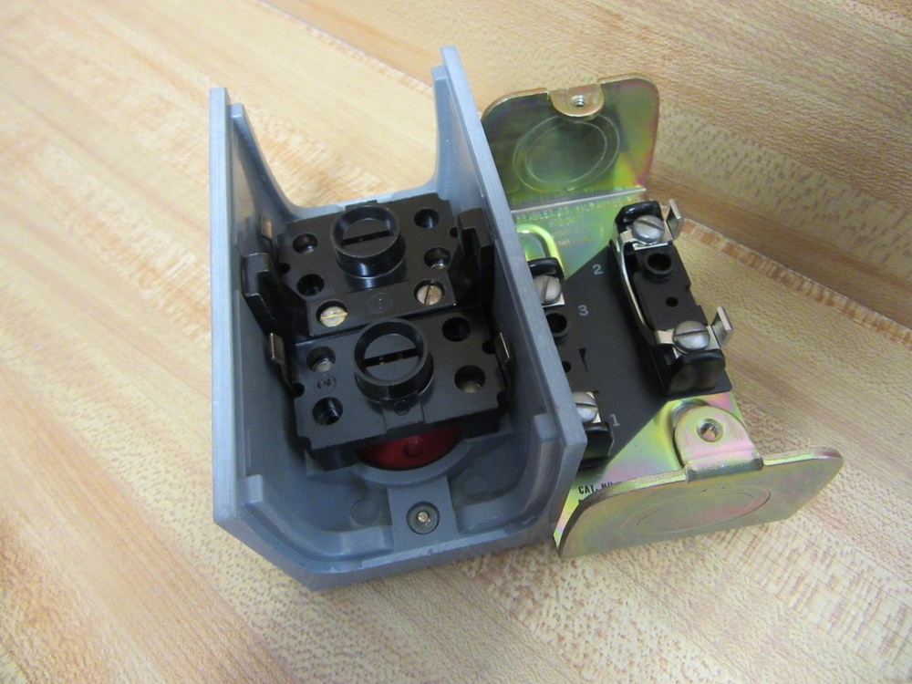 Allen Bradley 800S-2SA Pushbutton Station 800S2SA