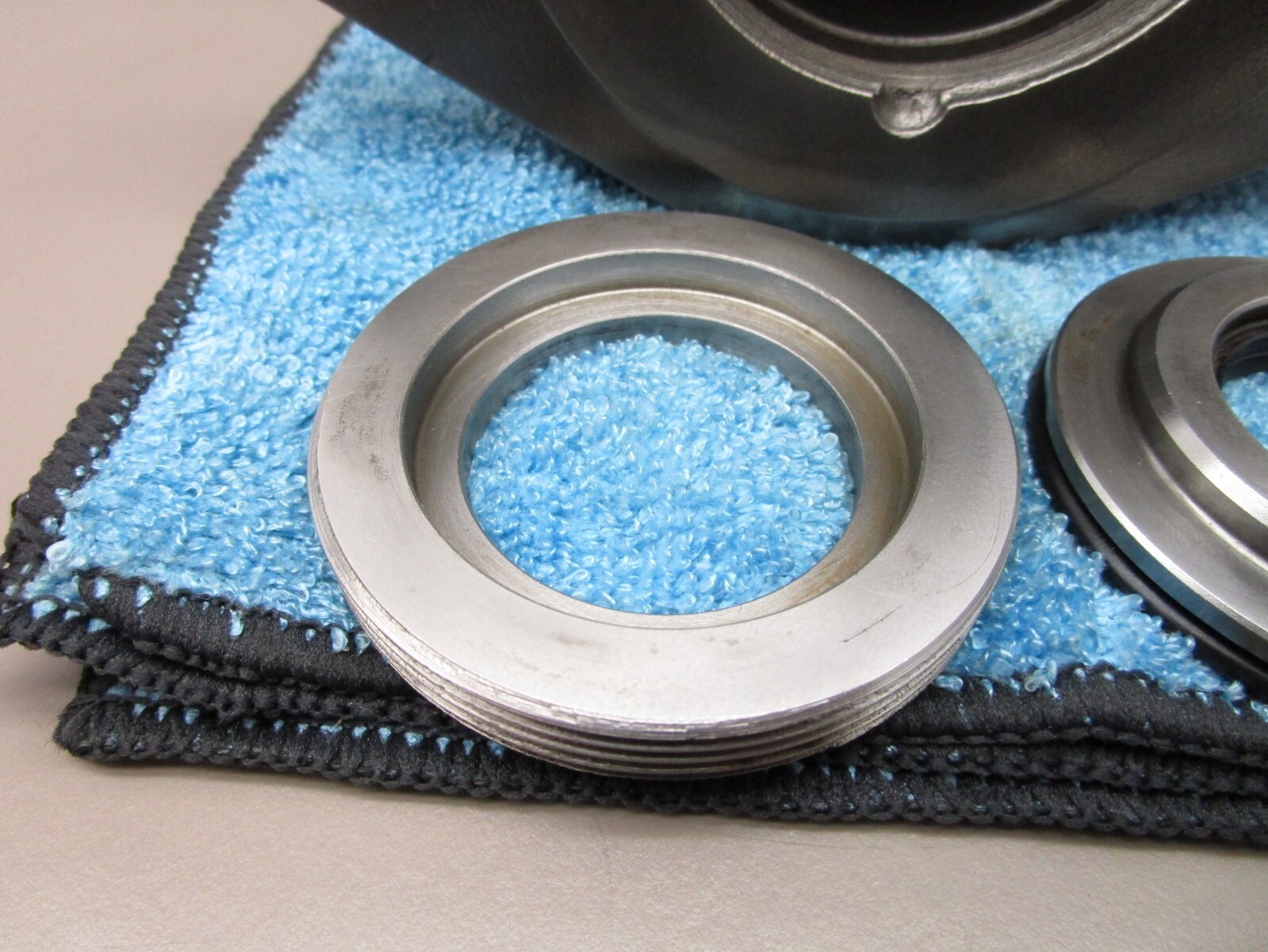 LYNCH Hydraulic Pump Tapered Bearing Front Cover Housing 2-Bolt Flange UA-1686-3