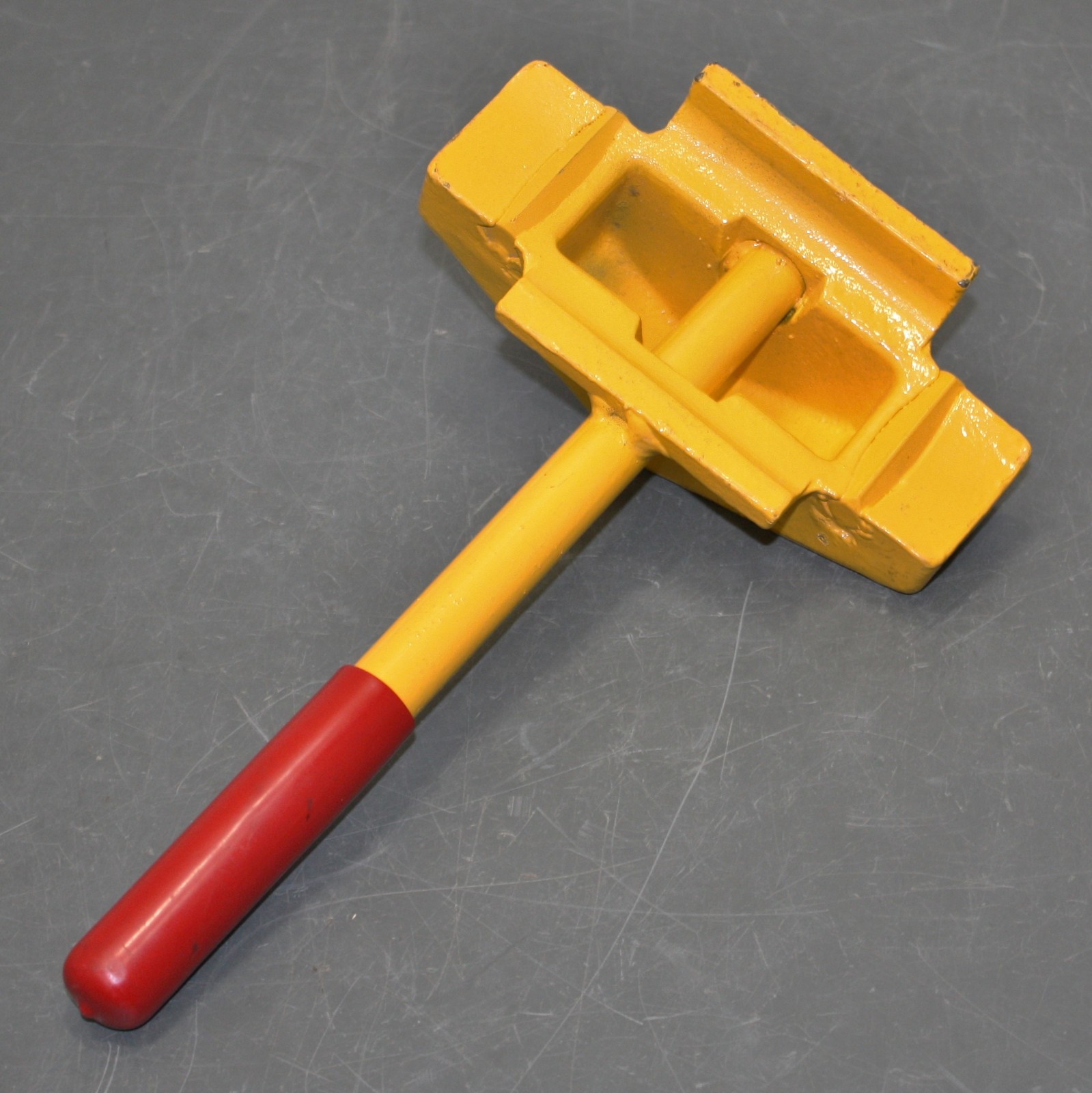 (2) Vestil Railcar Wheel Chock SRC-1, 7-1/2″ x 12-1/2″ x 3-3/4″, Yellow, Steel
