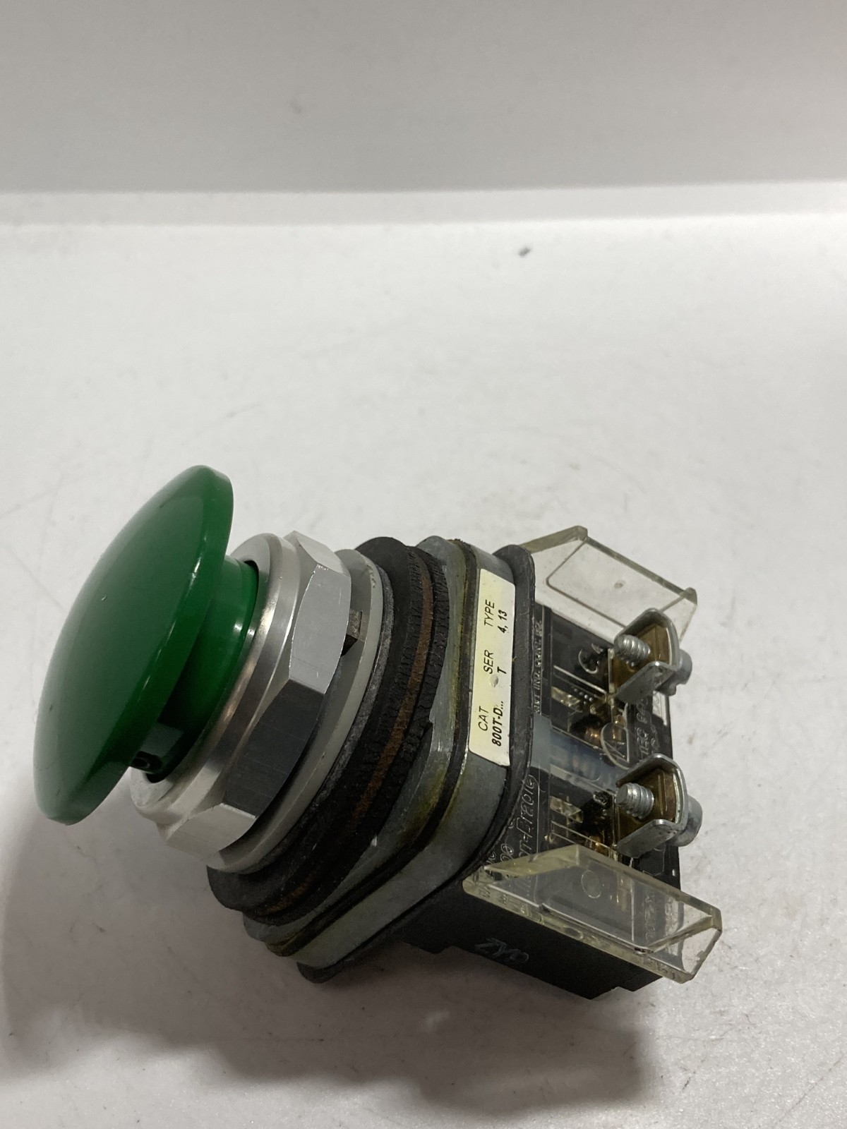 ALLEN BRADLEY 800T-D1D1 PUSHBUTTON MUSHROOM GREEN 1NO SERIES T