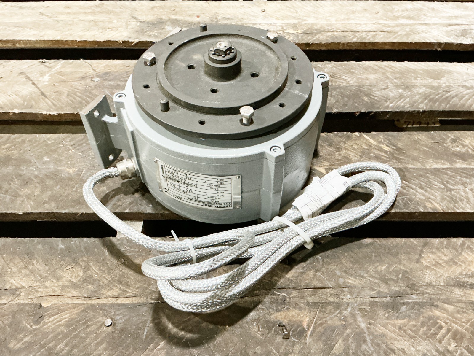 New Valmet MC12S-100K137005004- – IP54 Slitter Motor 460V 2.8A 3540RPM 50/60Hz