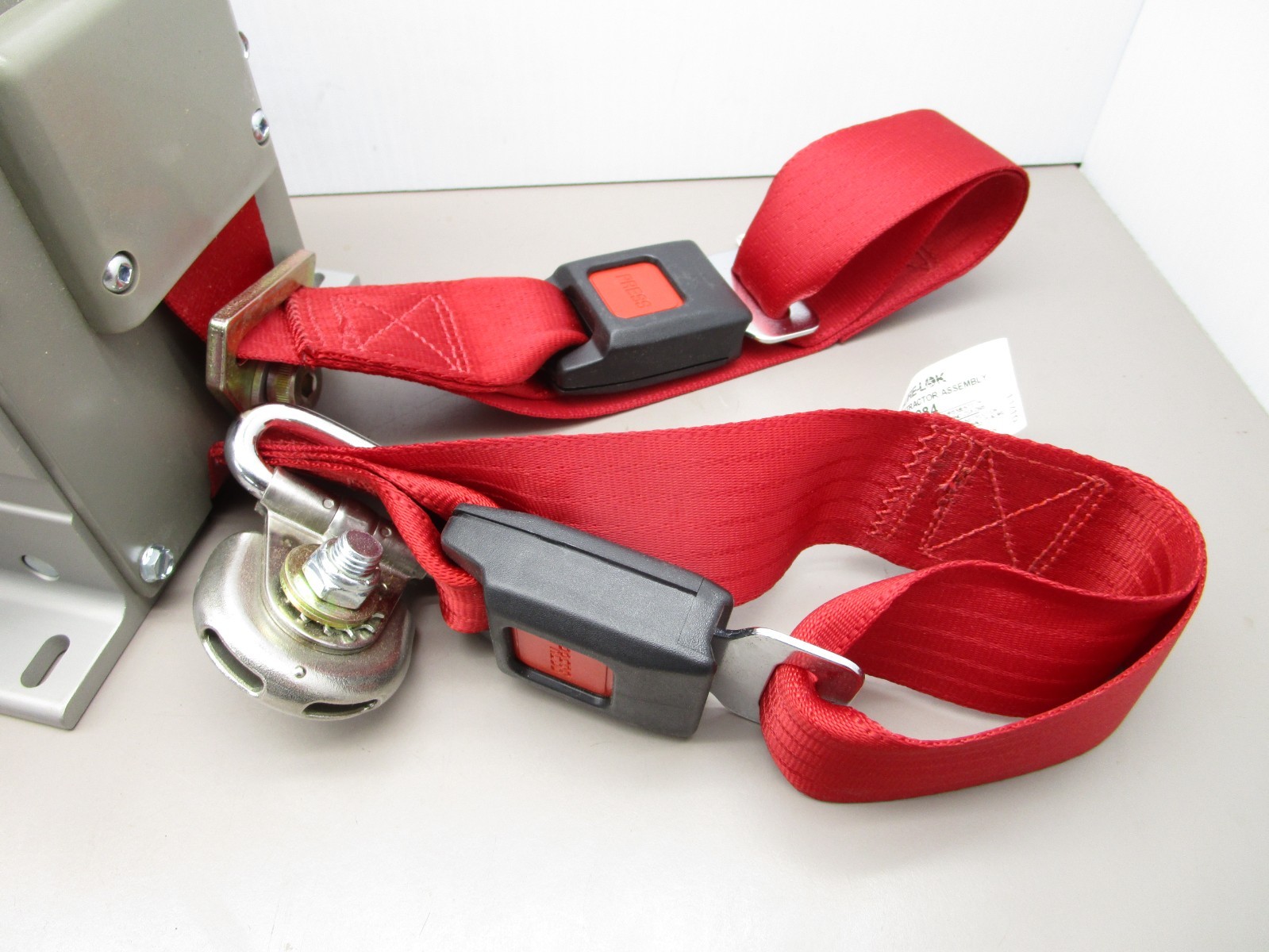 Sure-Lok FE200918 W/C Tie-Down Dual Strap Retractor Tower Manual Front RTT