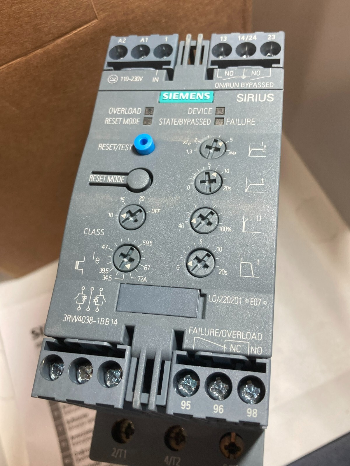 SIEMENS 3RW4038-1BB14 SIRIUS SOFT STARTER 110-230VAC/DC SPRING-TYPE NIB