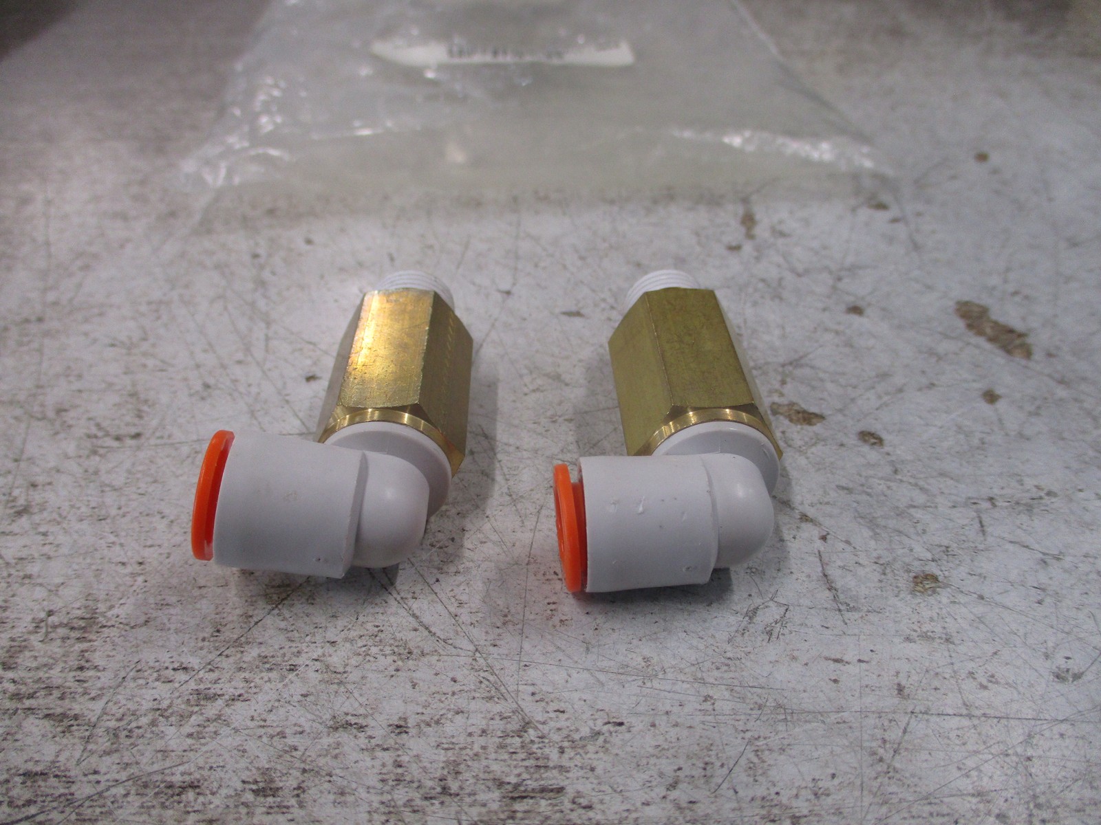 SMC Elbow Fitting KQ2W11-35AS 3/8″ *Lot of 2* *No Bag* New Surplus
