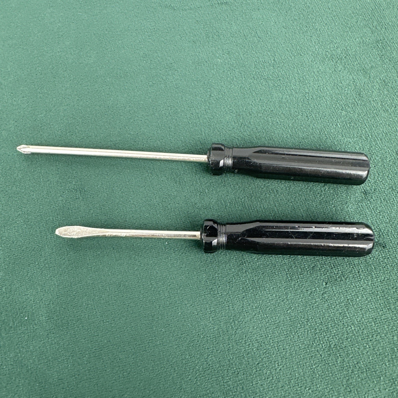 Small Stanley Black Phillips And Flathead Screwdriver Set Of 2