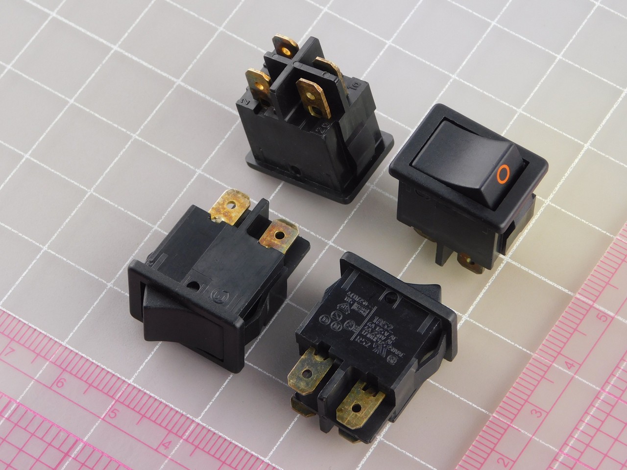 Lot of 40 MARQUARDT 1852 Rocker Switches ROCKER DPST 6A 125 V AC X131504