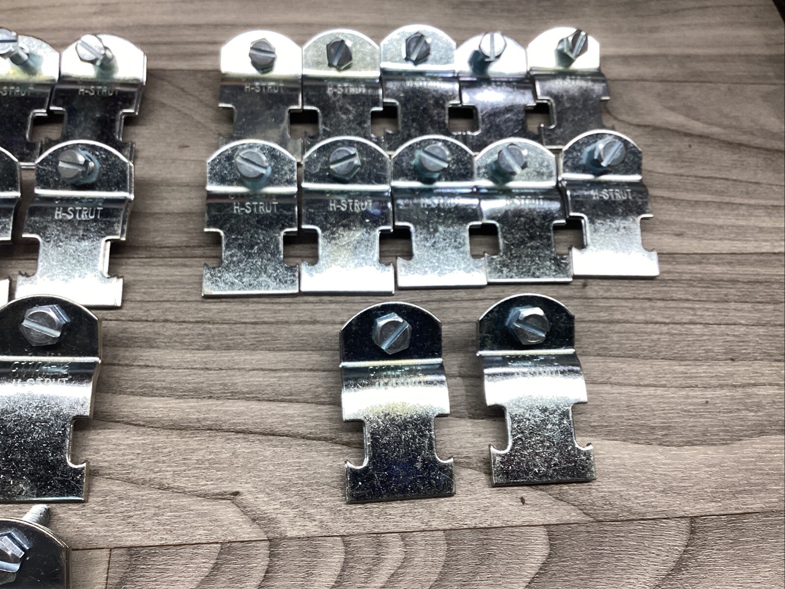 LOT OF 32 – H-Strut C1104-1/2 Conduit Clamps, *FREE SHIPPING* #801F267