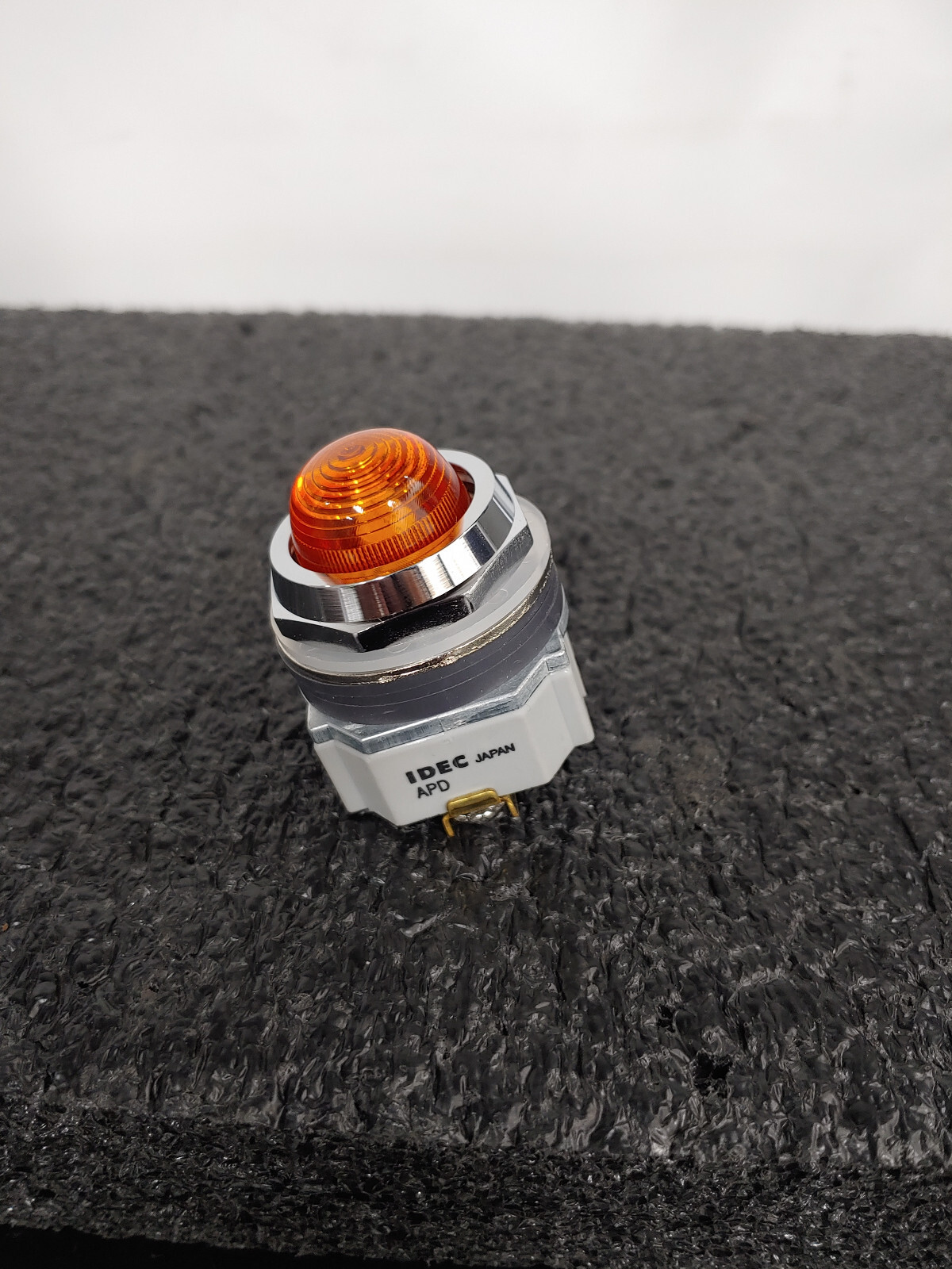 IDEC APD199DN-A-120V 30mm Pilot Light Amber